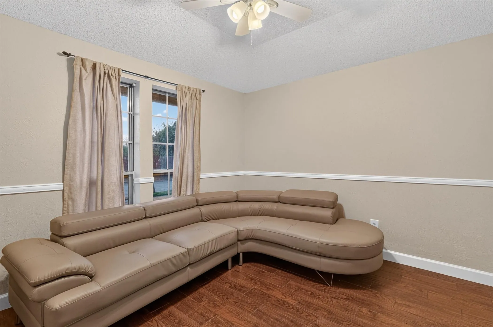 Single Family Residence For Sale in Dallas County , 2102 Glenbrook Meadows Drive, Garland, Texas 75040, 3 Bedroom, 2 Bathroom, 2 Garage spaces, 1,840 Sqft, built in 1977, mls#21382499, Real Estate Agent in Garland, Homes For Sale in Dallas county, Homes For Sale in Garland, Realtor in Garland Texas, Real Estate Brokerage Independent Realty Texas, Luminita Cordes Realtor