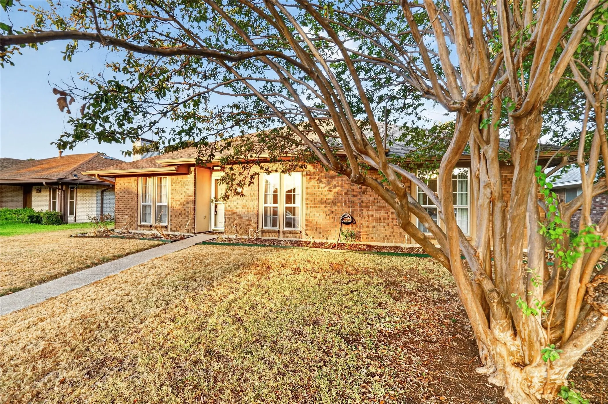 Single Family Residence For Sale in Dallas County , 2102 Glenbrook Meadows Drive, Garland, Texas 75040, 3 Bedroom, 2 Bathroom, 2 Garage spaces, 1,840 Sqft, built in 1977, mls#21382499, Real Estate Agent in Garland, Homes For Sale in Dallas county, Homes For Sale in Garland, Realtor in Garland Texas, Real Estate Brokerage Independent Realty Texas, Luminita Cordes Realtor