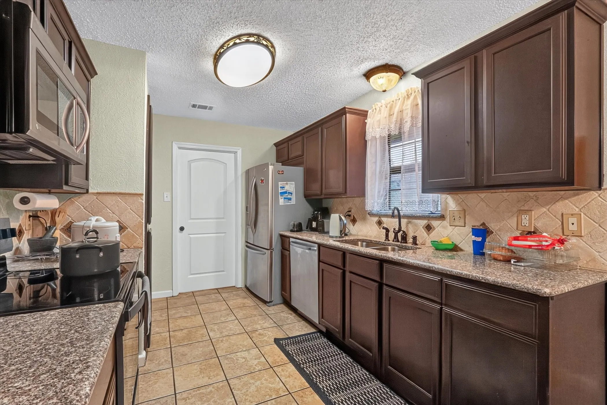 Single Family Residence For Sale in Dallas County , 2102 Glenbrook Meadows Drive, Garland, Texas 75040, 3 Bedroom, 2 Bathroom, 2 Garage spaces, 1,840 Sqft, built in 1977, mls#21382499, Real Estate Agent in Garland, Homes For Sale in Dallas county, Homes For Sale in Garland, Realtor in Garland Texas, Real Estate Brokerage Independent Realty Texas, Luminita Cordes Realtor