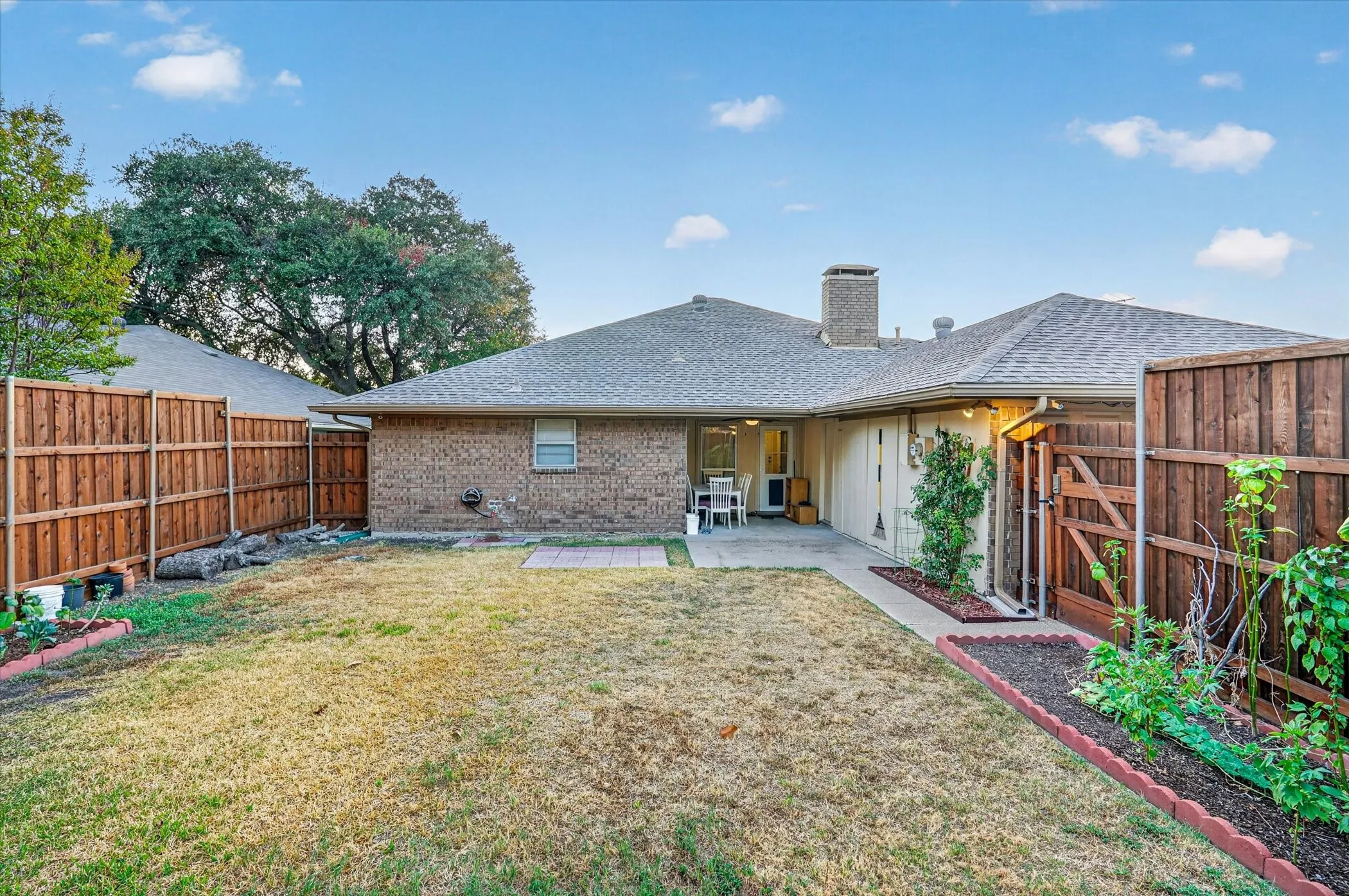 Single Family Residence For Sale in Dallas County , 2102 Glenbrook Meadows Drive, Garland, Texas 75040, 3 Bedroom, 2 Bathroom, 2 Garage spaces, 1,840 Sqft, built in 1977, mls#21382499, Real Estate Agent in Garland, Homes For Sale in Dallas county, Homes For Sale in Garland, Realtor in Garland Texas, Real Estate Brokerage Independent Realty Texas, Luminita Cordes Realtor