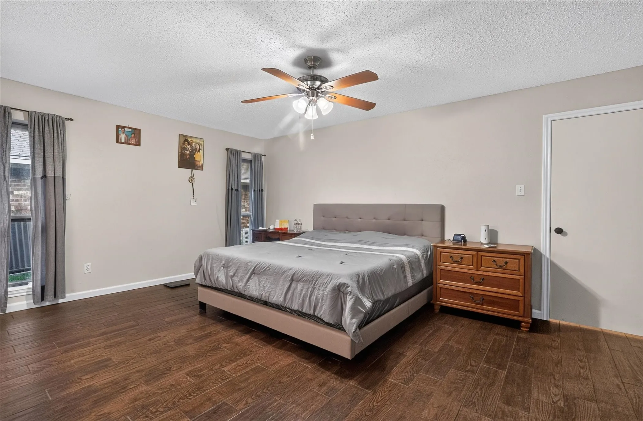Single Family Residence For Sale in Dallas County , 2102 Glenbrook Meadows Drive, Garland, Texas 75040, 3 Bedroom, 2 Bathroom, 2 Garage spaces, 1,840 Sqft, built in 1977, mls#21382499, Real Estate Agent in Garland, Homes For Sale in Dallas county, Homes For Sale in Garland, Realtor in Garland Texas, Real Estate Brokerage Independent Realty Texas, Luminita Cordes Realtor