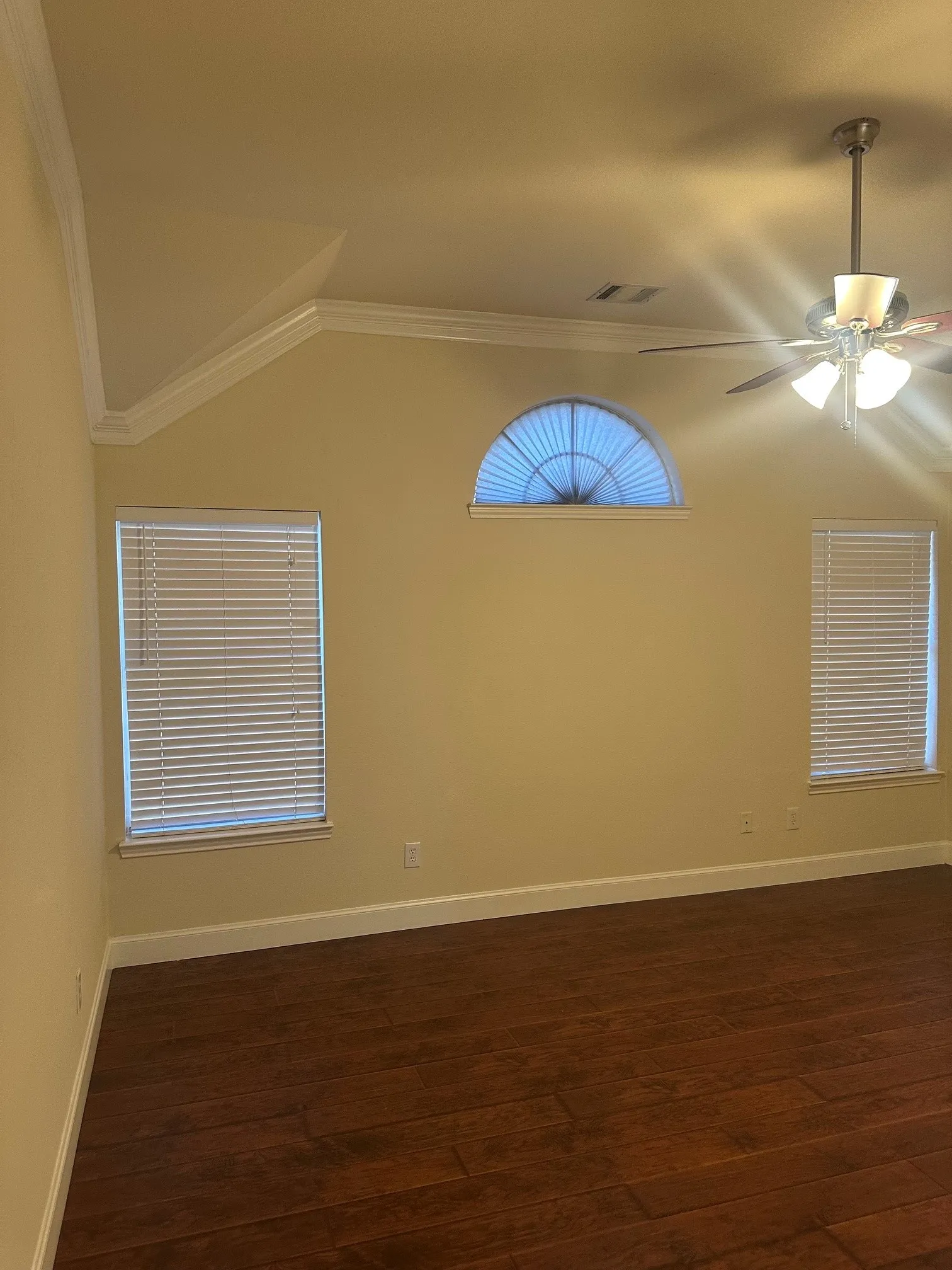 Single Family Residence For Rent in Collin County , 7901 Glenoaks Drive, Frisco, Texas 75034, 4 Bedroom, 2 Bathroom, 2 Garage spaces, 1,804 Sqft, built in 1994, mls#21382523, Real Estate Agent in Frisco, Homes For Rent in Collin county, Homes For Rent in Frisco, Realtor in Frisco Texas, Real Estate Brokerage Independent Realty Texas, Luminita Cordes Realtor
