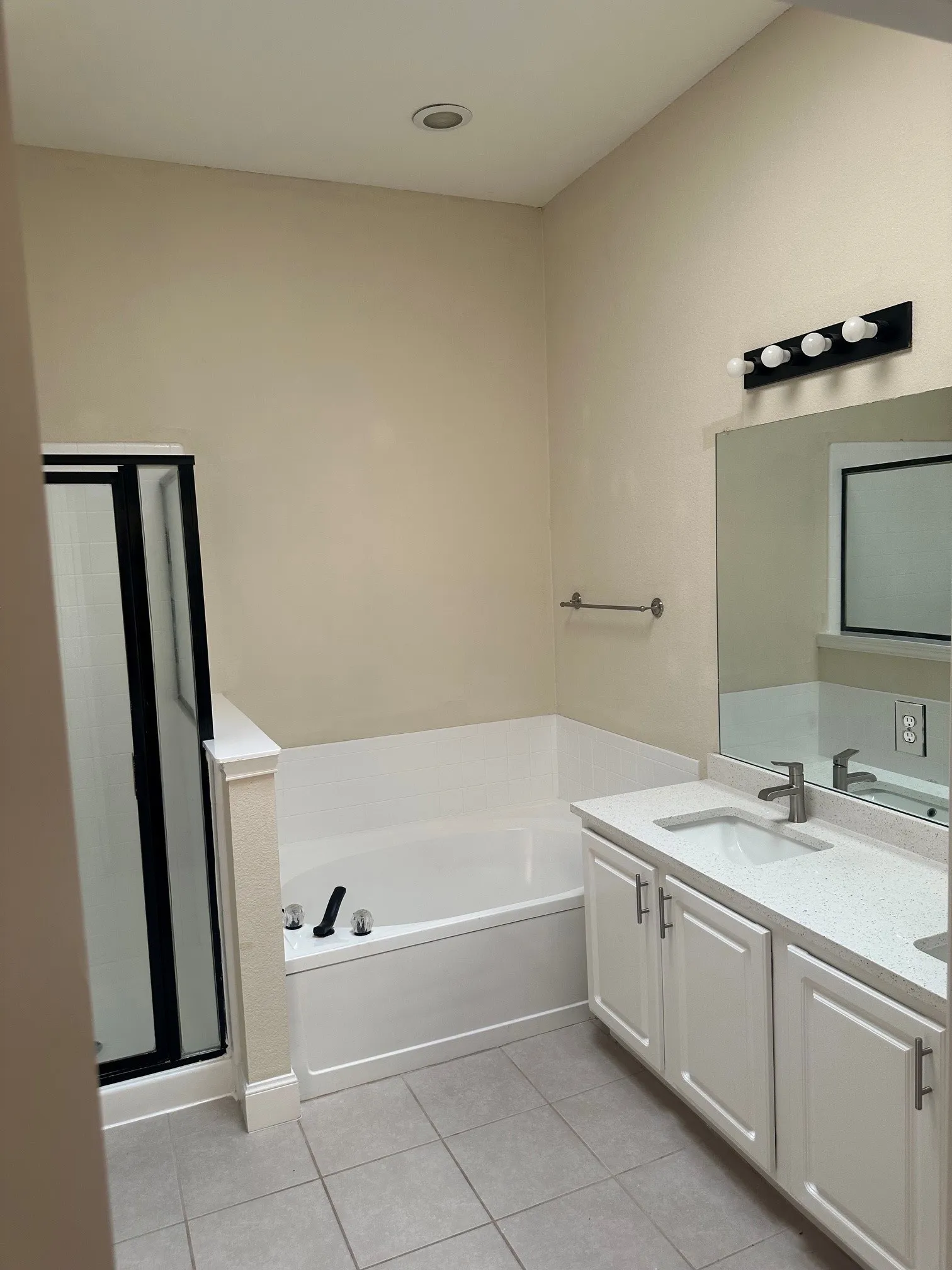 Single Family Residence For Rent in Collin County , 7901 Glenoaks Drive, Frisco, Texas 75034, 4 Bedroom, 2 Bathroom, 2 Garage spaces, 1,804 Sqft, built in 1994, mls#21382523, Real Estate Agent in Frisco, Homes For Rent in Collin county, Homes For Rent in Frisco, Realtor in Frisco Texas, Real Estate Brokerage Independent Realty Texas, Luminita Cordes Realtor