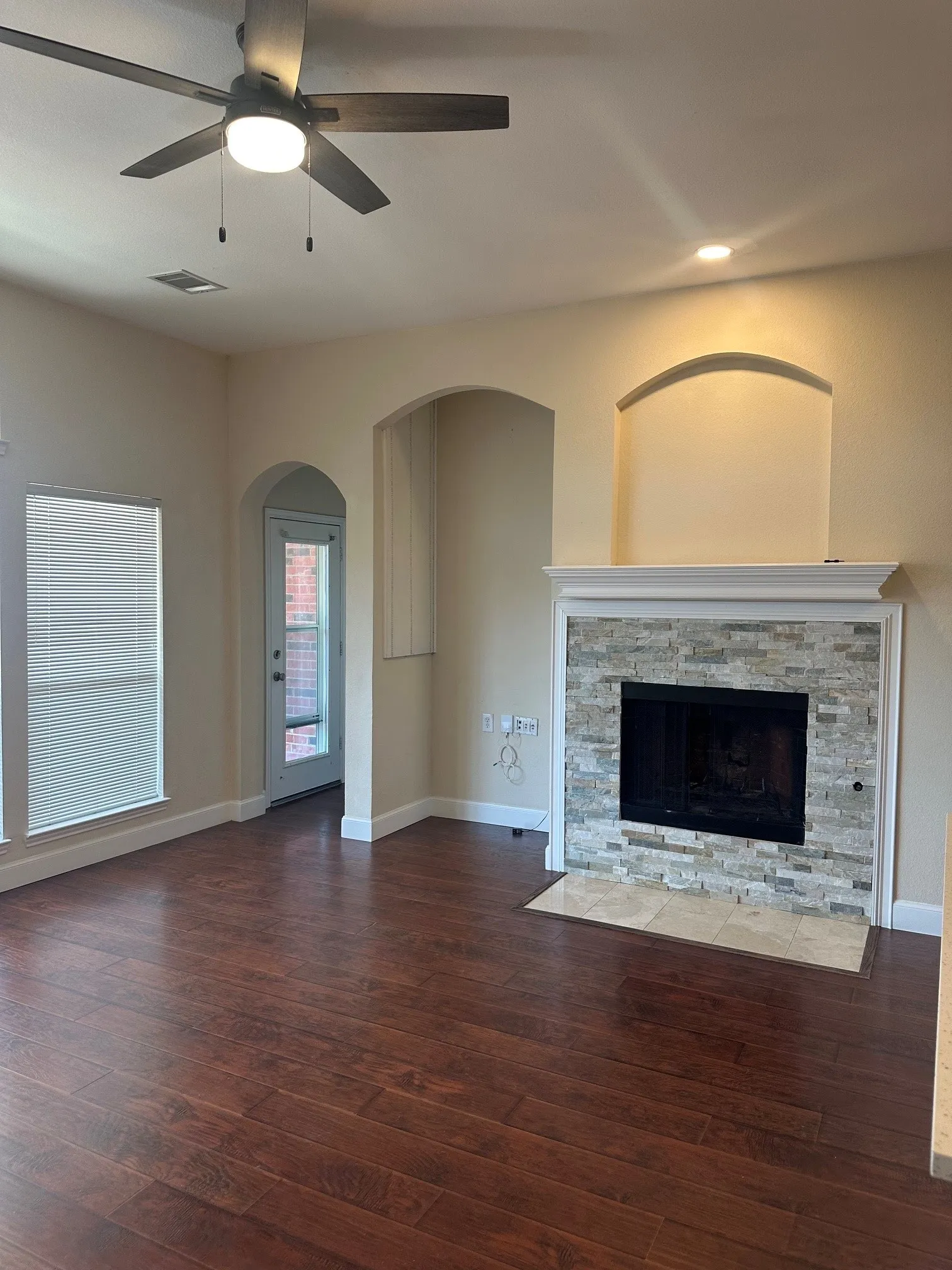 Single Family Residence For Rent in Collin County , 7901 Glenoaks Drive, Frisco, Texas 75034, 4 Bedroom, 2 Bathroom, 2 Garage spaces, 1,804 Sqft, built in 1994, mls#21382523, Real Estate Agent in Frisco, Homes For Rent in Collin county, Homes For Rent in Frisco, Realtor in Frisco Texas, Real Estate Brokerage Independent Realty Texas, Luminita Cordes Realtor