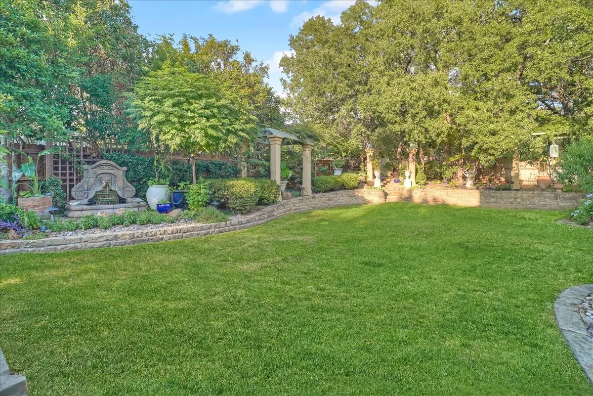 Single Family Residence For Sale in Tarrant County , 206 Gallant Court, Colleyville, Texas 76034, 5 Bedroom, 6 Bathroom, 3 Garage spaces, 5,322 Sqft, built in 2004, mls#21380003, Real Estate Agent in Colleyville, Homes For Sale in Tarrant county, Homes For Sale in Colleyville, Realtor in Colleyville Texas, Real Estate Brokerage Independent Realty Texas, Luminita Cordes Realtor