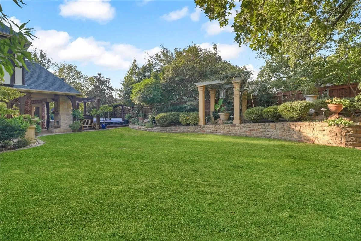 Single Family Residence For Sale in Tarrant County , 206 Gallant Court, Colleyville, Texas 76034, 5 Bedroom, 6 Bathroom, 3 Garage spaces, 5,322 Sqft, built in 2004, mls#21380003, Real Estate Agent in Colleyville, Homes For Sale in Tarrant county, Homes For Sale in Colleyville, Realtor in Colleyville Texas, Real Estate Brokerage Independent Realty Texas, Luminita Cordes Realtor