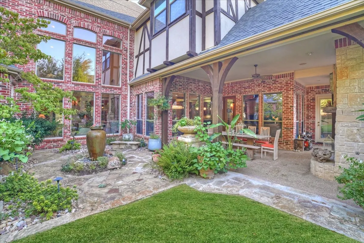 Single Family Residence For Sale in Tarrant County , 206 Gallant Court, Colleyville, Texas 76034, 5 Bedroom, 6 Bathroom, 3 Garage spaces, 5,322 Sqft, built in 2004, mls#21380003, Real Estate Agent in Colleyville, Homes For Sale in Tarrant county, Homes For Sale in Colleyville, Realtor in Colleyville Texas, Real Estate Brokerage Independent Realty Texas, Luminita Cordes Realtor