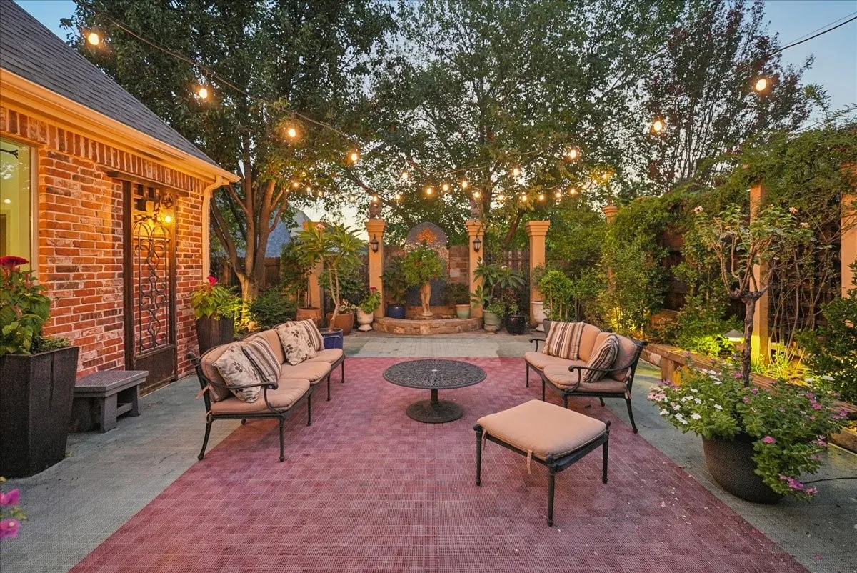 Single Family Residence For Sale in Tarrant County , 206 Gallant Court, Colleyville, Texas 76034, 5 Bedroom, 6 Bathroom, 3 Garage spaces, 5,322 Sqft, built in 2004, mls#21380003, Real Estate Agent in Colleyville, Homes For Sale in Tarrant county, Homes For Sale in Colleyville, Realtor in Colleyville Texas, Real Estate Brokerage Independent Realty Texas, Luminita Cordes Realtor