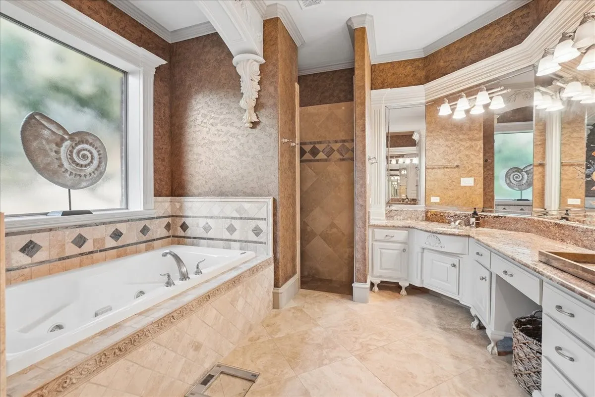 Single Family Residence For Sale in Tarrant County , 206 Gallant Court, Colleyville, Texas 76034, 5 Bedroom, 6 Bathroom, 3 Garage spaces, 5,322 Sqft, built in 2004, mls#21380003, Real Estate Agent in Colleyville, Homes For Sale in Tarrant county, Homes For Sale in Colleyville, Realtor in Colleyville Texas, Real Estate Brokerage Independent Realty Texas, Luminita Cordes Realtor