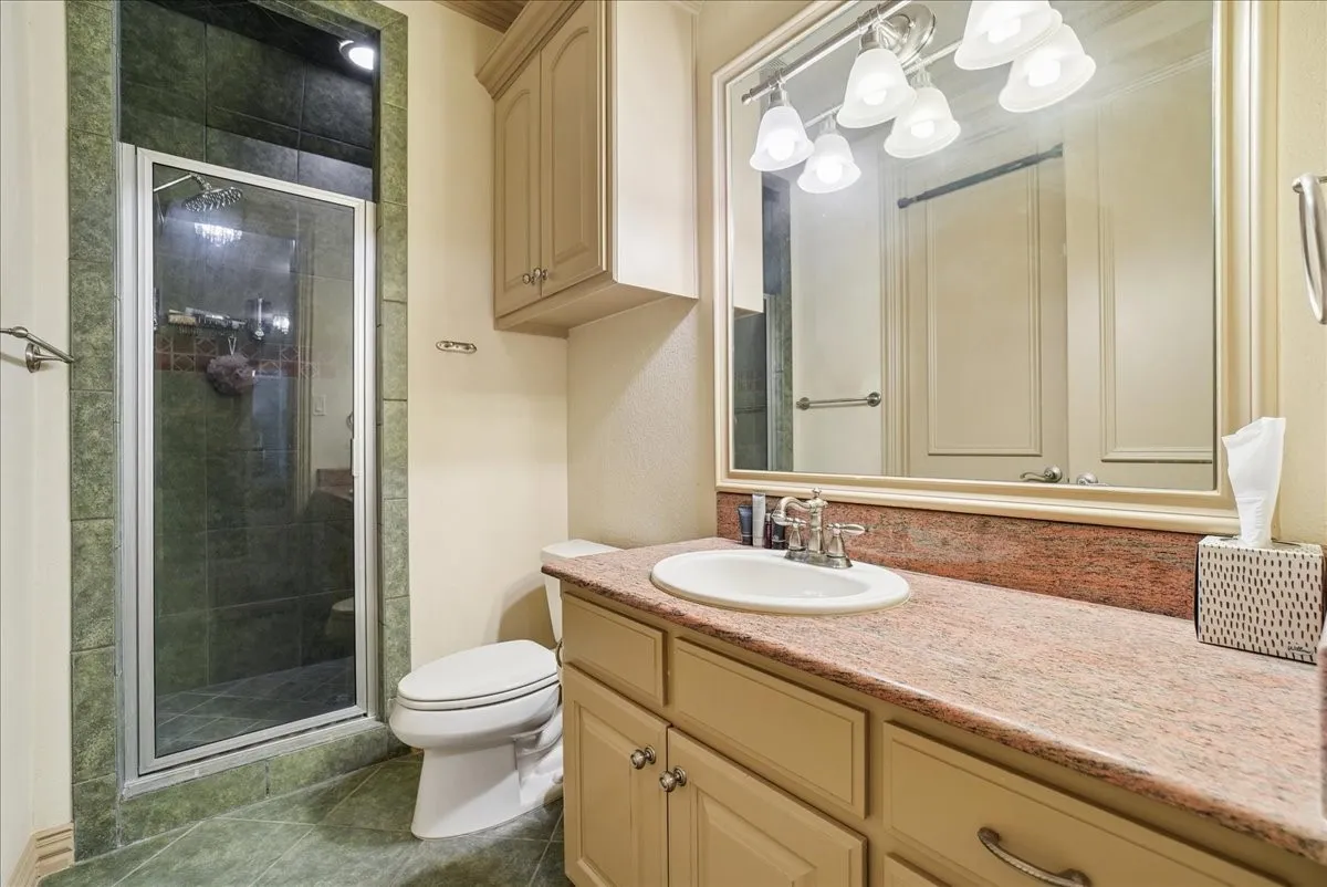 Single Family Residence For Sale in Tarrant County , 206 Gallant Court, Colleyville, Texas 76034, 5 Bedroom, 6 Bathroom, 3 Garage spaces, 5,322 Sqft, built in 2004, mls#21380003, Real Estate Agent in Colleyville, Homes For Sale in Tarrant county, Homes For Sale in Colleyville, Realtor in Colleyville Texas, Real Estate Brokerage Independent Realty Texas, Luminita Cordes Realtor