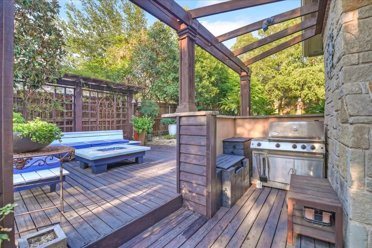 Single Family Residence For Sale in Tarrant County , 206 Gallant Court, Colleyville, Texas 76034, 5 Bedroom, 6 Bathroom, 3 Garage spaces, 5,322 Sqft, built in 2004, mls#21380003, Real Estate Agent in Colleyville, Homes For Sale in Tarrant county, Homes For Sale in Colleyville, Realtor in Colleyville Texas, Real Estate Brokerage Independent Realty Texas, Luminita Cordes Realtor