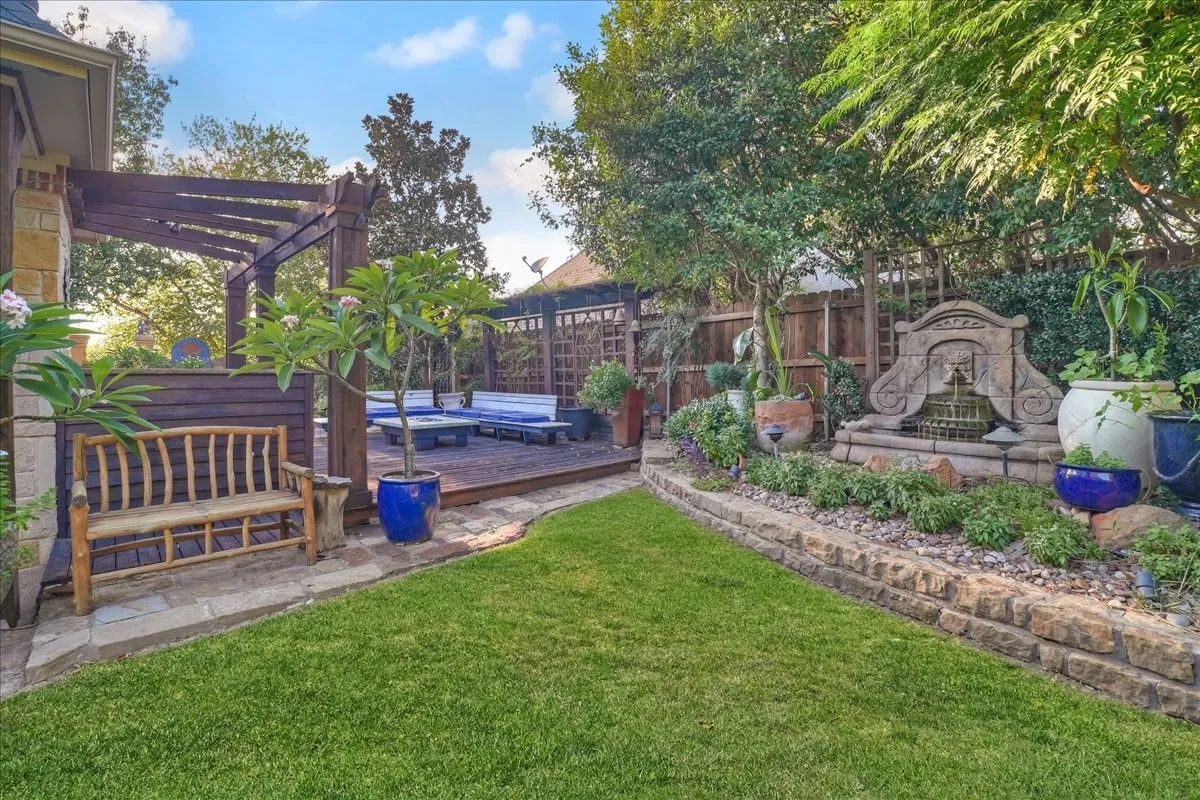 Single Family Residence For Sale in Tarrant County , 206 Gallant Court, Colleyville, Texas 76034, 5 Bedroom, 6 Bathroom, 3 Garage spaces, 5,322 Sqft, built in 2004, mls#21380003, Real Estate Agent in Colleyville, Homes For Sale in Tarrant county, Homes For Sale in Colleyville, Realtor in Colleyville Texas, Real Estate Brokerage Independent Realty Texas, Luminita Cordes Realtor