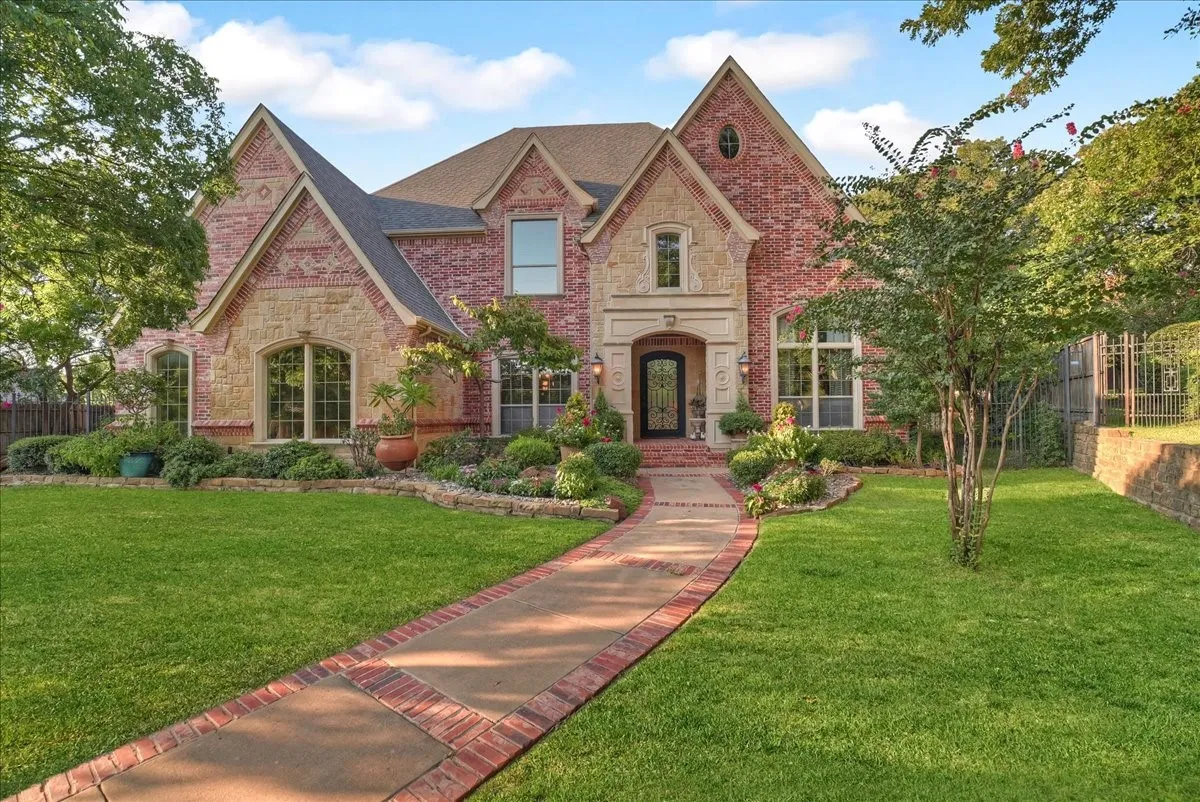 Single Family Residence For Sale in Tarrant County , 206 Gallant Court, Colleyville, Texas 76034, 5 Bedroom, 6 Bathroom, 3 Garage spaces, 5,322 Sqft, built in 2004, mls#21380003, Real Estate Agent in Colleyville, Homes For Sale in Tarrant county, Homes For Sale in Colleyville, Realtor in Colleyville Texas, Real Estate Brokerage Independent Realty Texas, Luminita Cordes Realtor