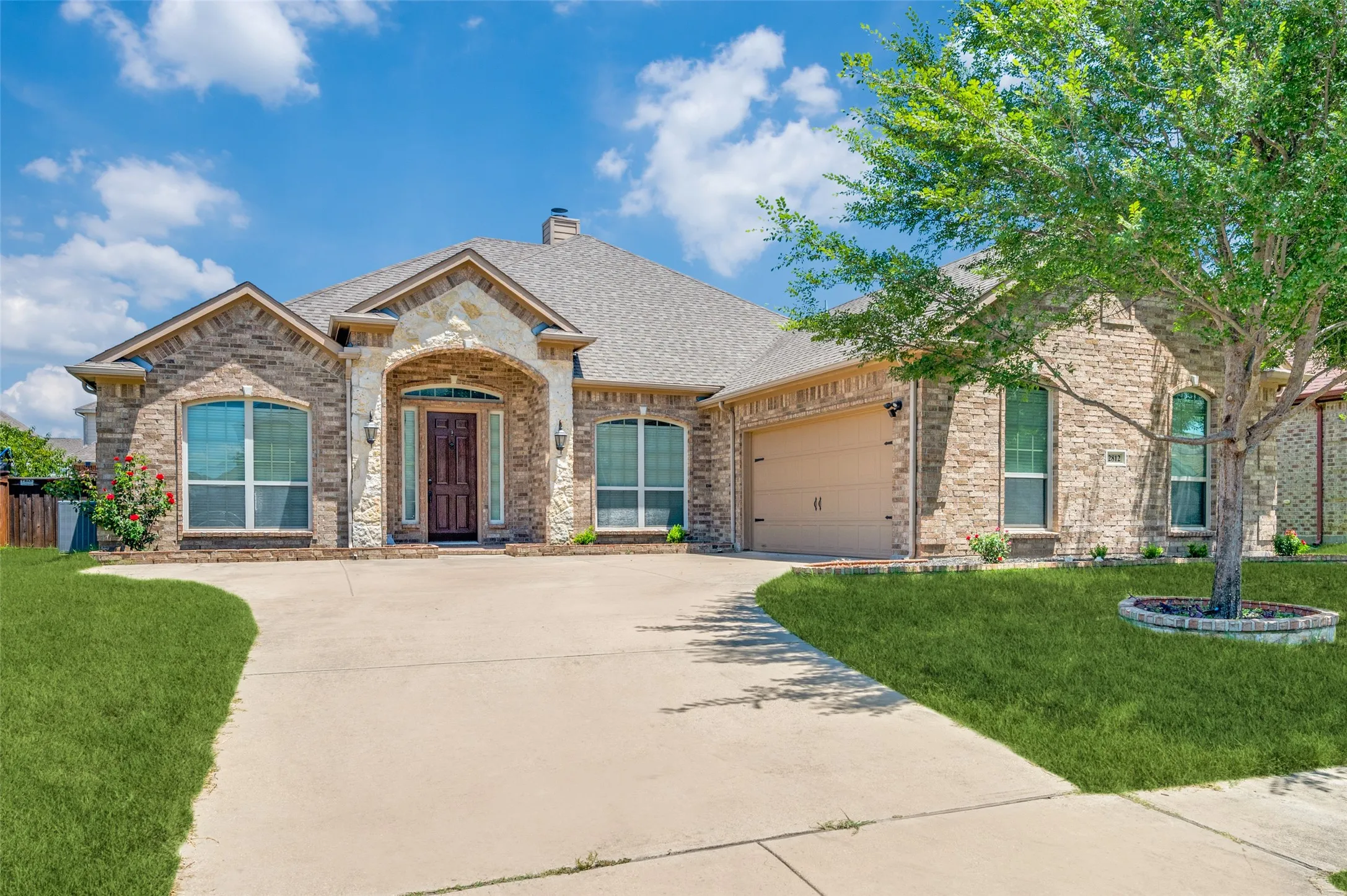Single Family Residence For Rent in Tarrant County , 2812 Pino, Grand Prairie, Texas 75054, 4 Bedroom, 3 Bathroom, 2 Garage spaces, 2,745 Sqft, built in 2015, mls#21382527, Real Estate Agent in Grand Prairie, Homes For Rent in Tarrant county, Homes For Rent in Grand Prairie, Realtor in Grand Prairie Texas, Real Estate Brokerage Independent Realty Texas, Luminita Cordes Realtor