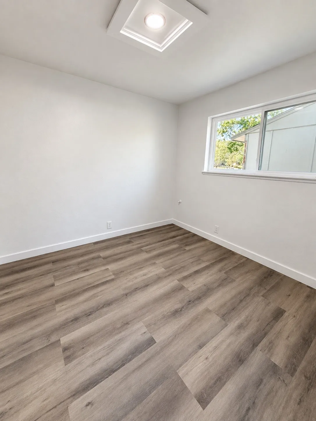 Single Family Residence For Sale in Johnson County , 708 SW Southridge Drive, Burleson, Texas 76028, 3 Bedroom, 1 Bathroom, 1 Garage spaces, 1,018 Sqft, built in 1960, mls#21382431, Real Estate Agent in Burleson, Homes For Sale in Johnson county, Homes For Sale in Burleson, Realtor in Burleson Texas, Real Estate Brokerage Independent Realty Texas, Luminita Cordes Realtor