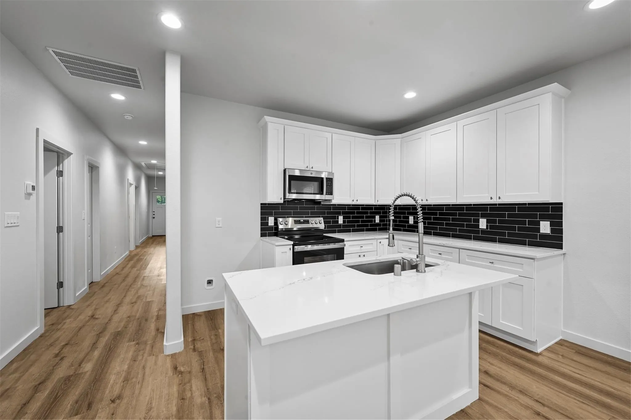 Single Family Residence For Rent in Grayson County , 918 W Ford Street, Denison, Texas 75020, 4 Bedroom, 2 Bathroom, 1 Garage spaces, 1,491 Sqft, built in 2024, mls#21382532, Real Estate Agent in Denison, Homes For Rent in Grayson county, Homes For Rent in Denison, Realtor in Denison Texas, Real Estate Brokerage Independent Realty Texas, Luminita Cordes Realtor