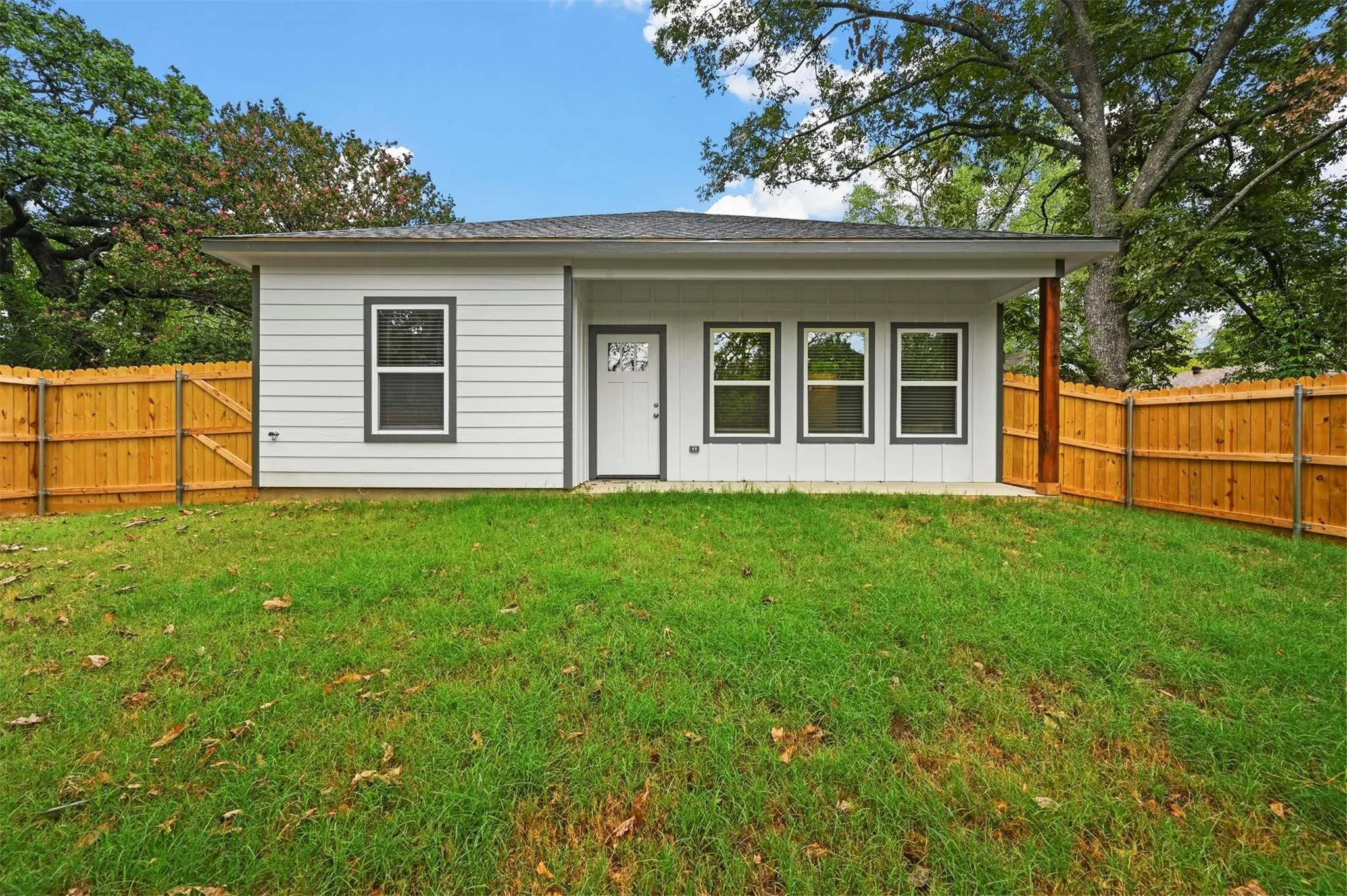Single Family Residence For Rent in Grayson County , 918 W Ford Street, Denison, Texas 75020, 4 Bedroom, 2 Bathroom, 1 Garage spaces, 1,491 Sqft, built in 2024, mls#21382532, Real Estate Agent in Denison, Homes For Rent in Grayson county, Homes For Rent in Denison, Realtor in Denison Texas, Real Estate Brokerage Independent Realty Texas, Luminita Cordes Realtor