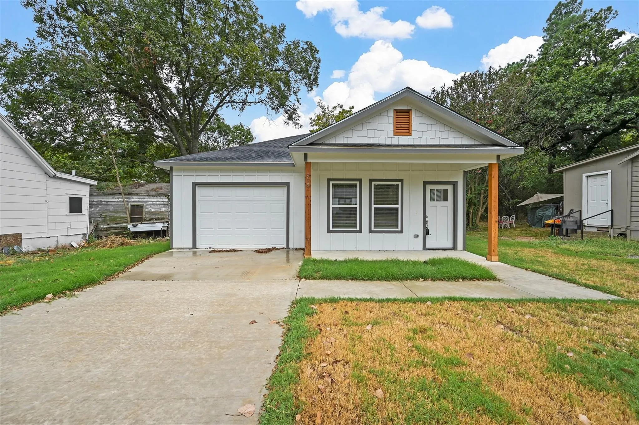 Single Family Residence For Rent in Grayson County , 918 W Ford Street, Denison, Texas 75020, 4 Bedroom, 2 Bathroom, 1 Garage spaces, 1,491 Sqft, built in 2024, mls#21382532, Real Estate Agent in Denison, Homes For Rent in Grayson county, Homes For Rent in Denison, Realtor in Denison Texas, Real Estate Brokerage Independent Realty Texas, Luminita Cordes Realtor