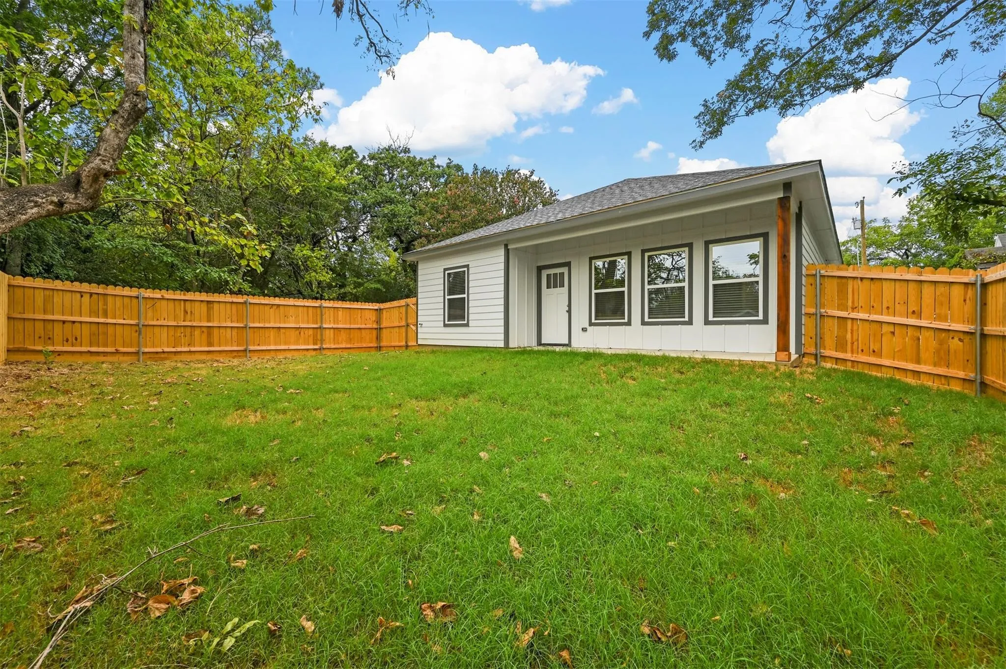 Single Family Residence For Rent in Grayson County , 918 W Ford Street, Denison, Texas 75020, 4 Bedroom, 2 Bathroom, 1 Garage spaces, 1,491 Sqft, built in 2024, mls#21382532, Real Estate Agent in Denison, Homes For Rent in Grayson county, Homes For Rent in Denison, Realtor in Denison Texas, Real Estate Brokerage Independent Realty Texas, Luminita Cordes Realtor