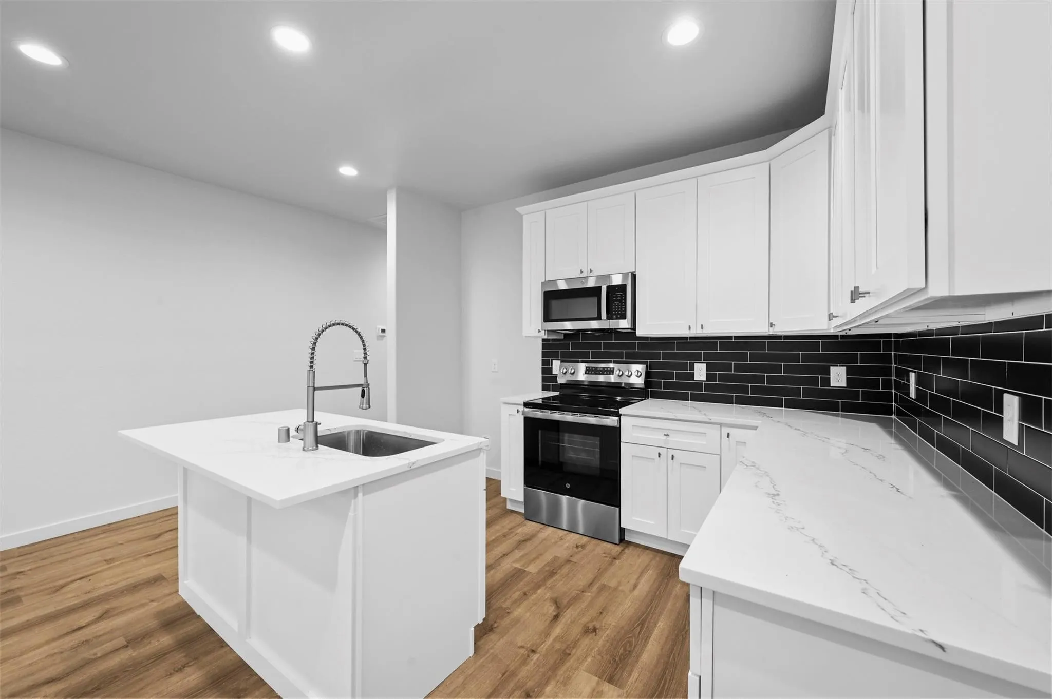 Single Family Residence For Rent in Grayson County , 918 W Ford Street, Denison, Texas 75020, 4 Bedroom, 2 Bathroom, 1 Garage spaces, 1,491 Sqft, built in 2024, mls#21382532, Real Estate Agent in Denison, Homes For Rent in Grayson county, Homes For Rent in Denison, Realtor in Denison Texas, Real Estate Brokerage Independent Realty Texas, Luminita Cordes Realtor