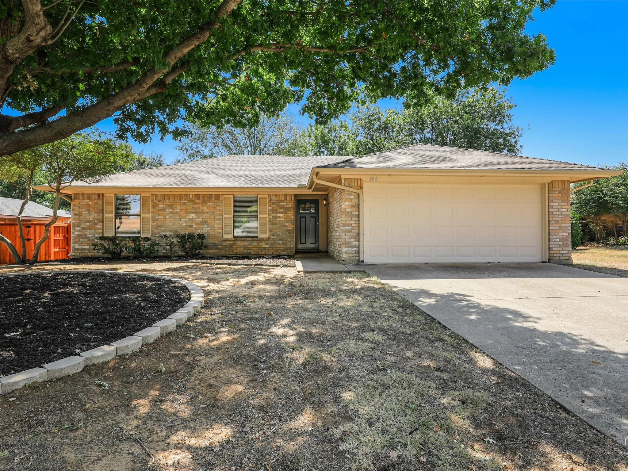 Single Family Residence For Sale in Tarrant County , 408 Anice Lane, Euless, Texas 76039, 3 Bedroom, 2 Bathroom, 2 Garage spaces, 1,271 Sqft, built in 1984, mls#21377710, Real Estate Agent in Euless, Homes For Sale in Tarrant county, Homes For Sale in Euless, Realtor in Euless Texas, Real Estate Brokerage Independent Realty Texas, Luminita Cordes Realtor