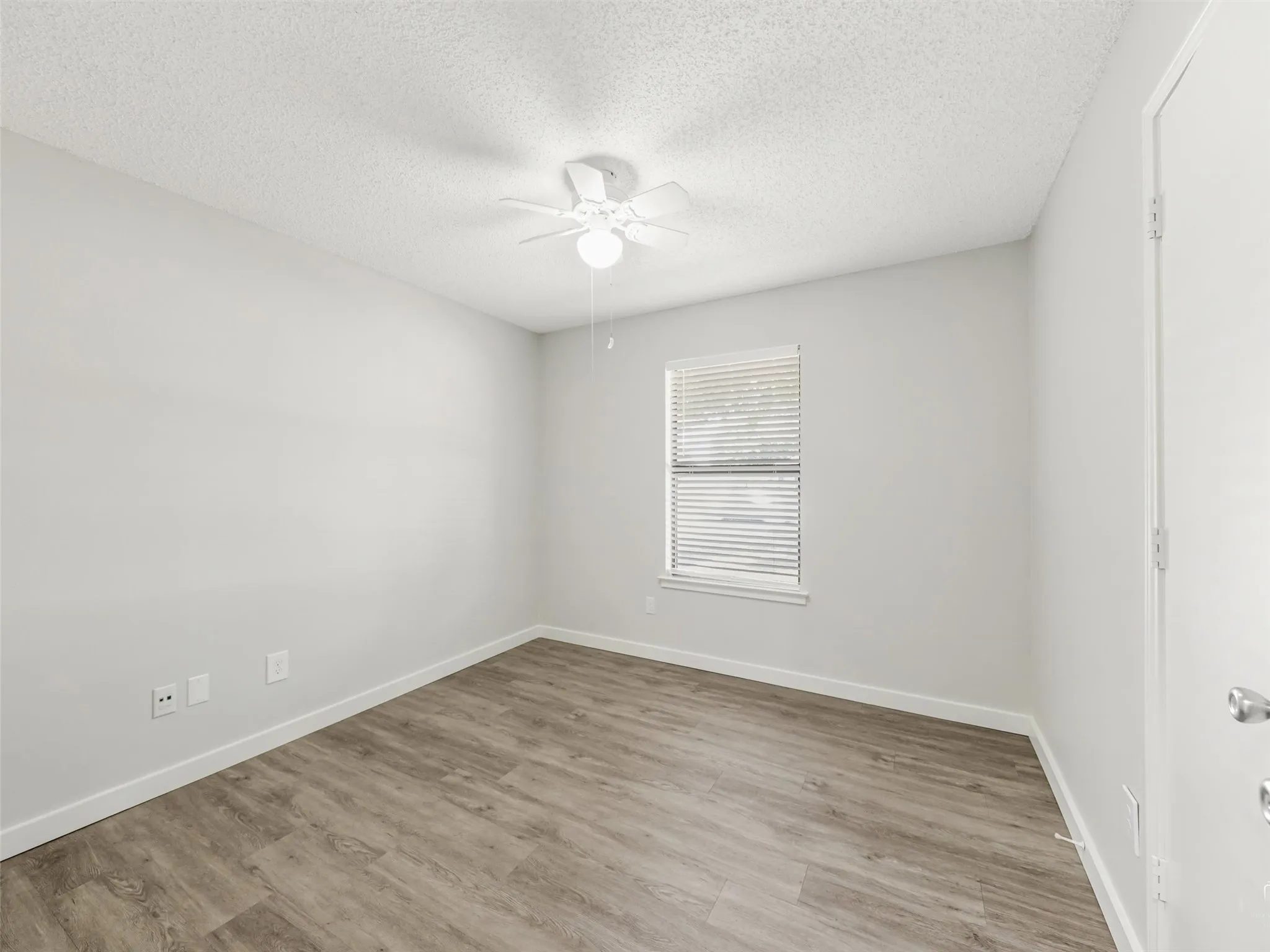 Single Family Residence For Sale in Tarrant County , 408 Anice Lane, Euless, Texas 76039, 3 Bedroom, 2 Bathroom, 2 Garage spaces, 1,271 Sqft, built in 1984, mls#21377710, Real Estate Agent in Euless, Homes For Sale in Tarrant county, Homes For Sale in Euless, Realtor in Euless Texas, Real Estate Brokerage Independent Realty Texas, Luminita Cordes Realtor