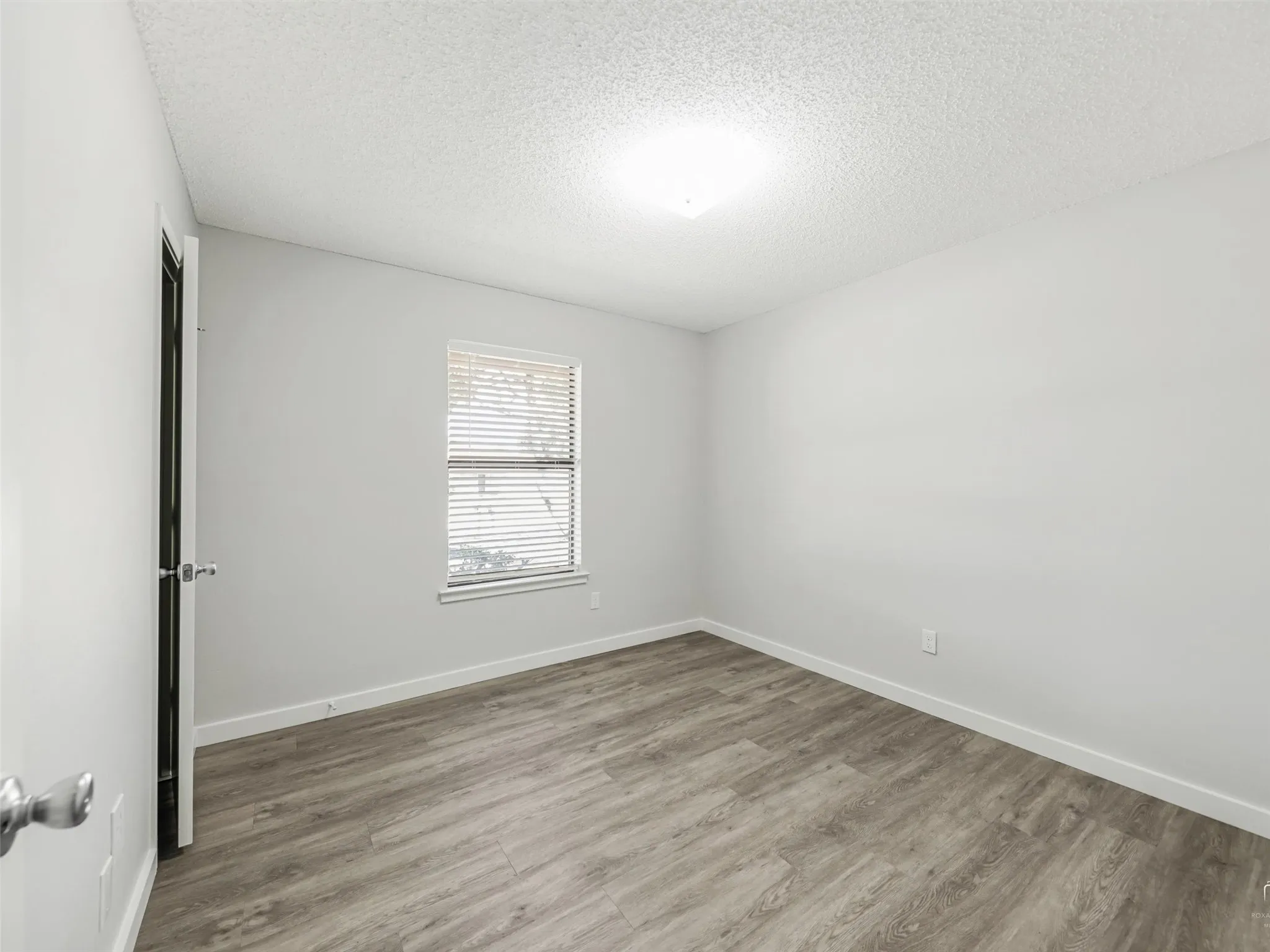 Single Family Residence For Sale in Tarrant County , 408 Anice Lane, Euless, Texas 76039, 3 Bedroom, 2 Bathroom, 2 Garage spaces, 1,271 Sqft, built in 1984, mls#21377710, Real Estate Agent in Euless, Homes For Sale in Tarrant county, Homes For Sale in Euless, Realtor in Euless Texas, Real Estate Brokerage Independent Realty Texas, Luminita Cordes Realtor