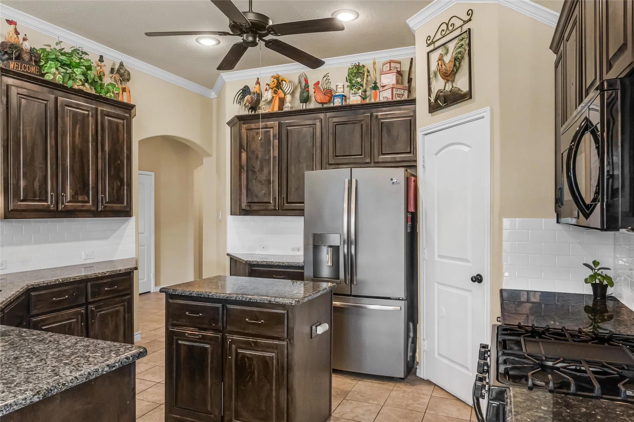 Gas range in kitchen. Refrigerator is negotiable!