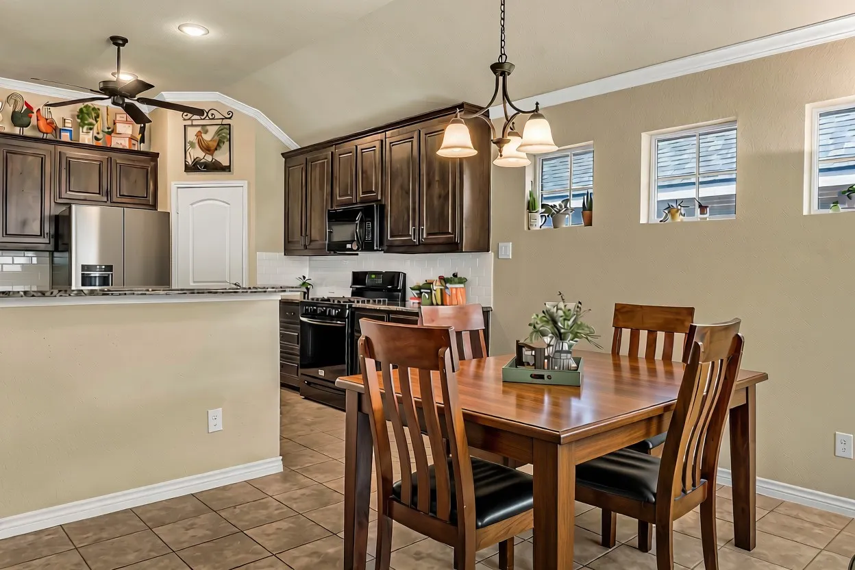 Breakfast bar and dining area