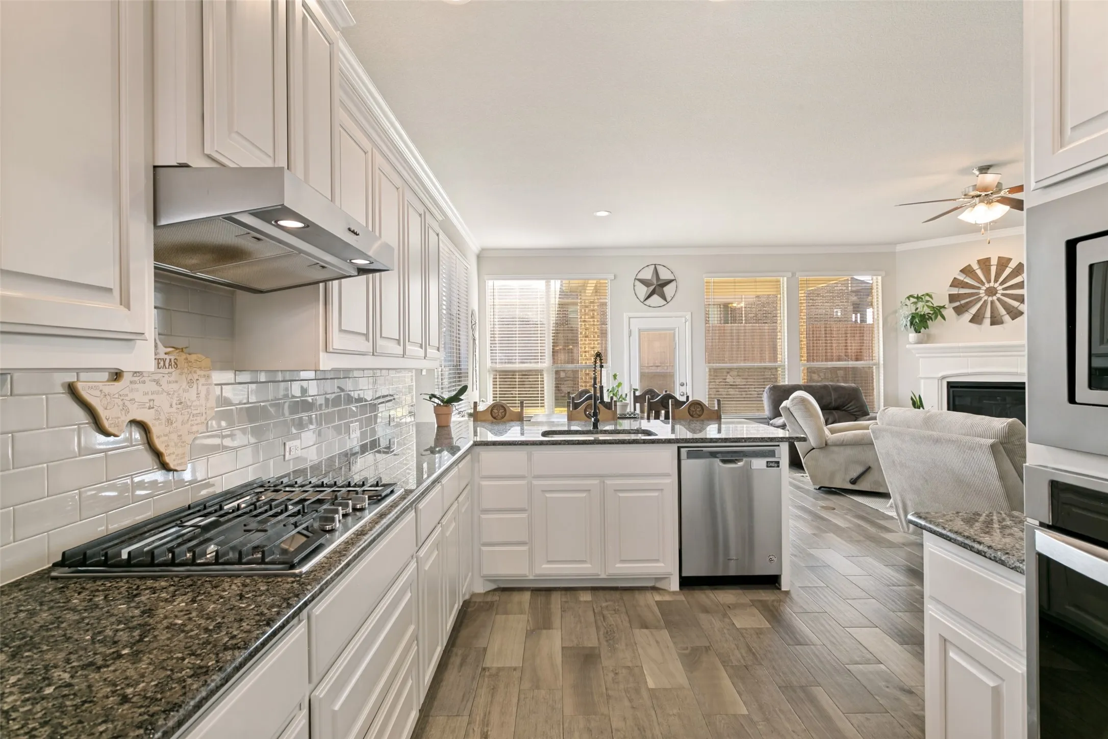 Single Family Residence For Sale in Parker County , 241 Cross Fox Lane, Aledo, Texas 76008, 4 Bedroom, 4 Bathroom, 2 Garage spaces, 2,796 Sqft, built in 2020, mls#21381236, Real Estate Agent in Aledo, Homes For Sale in Parker county, Homes For Sale in Aledo, Realtor in Aledo Texas, Real Estate Brokerage Independent Realty Texas, Luminita Cordes Realtor
