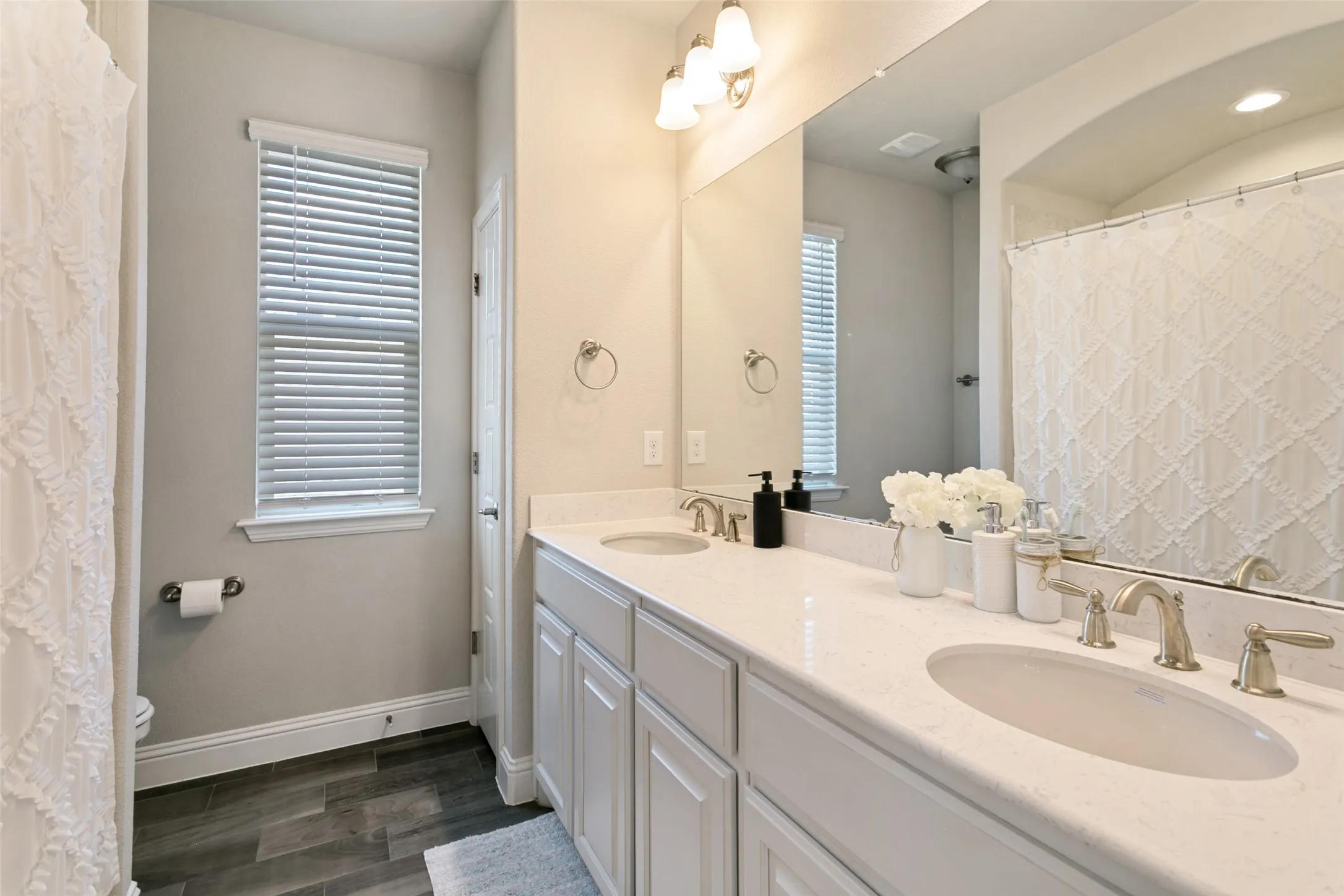 Single Family Residence For Sale in Parker County , 241 Cross Fox Lane, Aledo, Texas 76008, 4 Bedroom, 4 Bathroom, 2 Garage spaces, 2,796 Sqft, built in 2020, mls#21381236, Real Estate Agent in Aledo, Homes For Sale in Parker county, Homes For Sale in Aledo, Realtor in Aledo Texas, Real Estate Brokerage Independent Realty Texas, Luminita Cordes Realtor