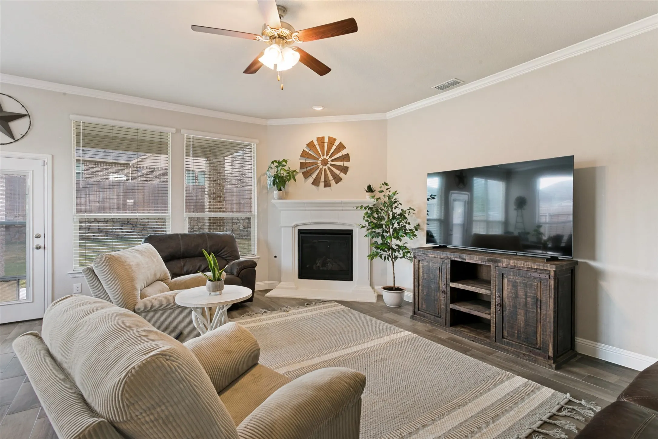 Single Family Residence For Sale in Parker County , 241 Cross Fox Lane, Aledo, Texas 76008, 4 Bedroom, 4 Bathroom, 2 Garage spaces, 2,796 Sqft, built in 2020, mls#21381236, Real Estate Agent in Aledo, Homes For Sale in Parker county, Homes For Sale in Aledo, Realtor in Aledo Texas, Real Estate Brokerage Independent Realty Texas, Luminita Cordes Realtor