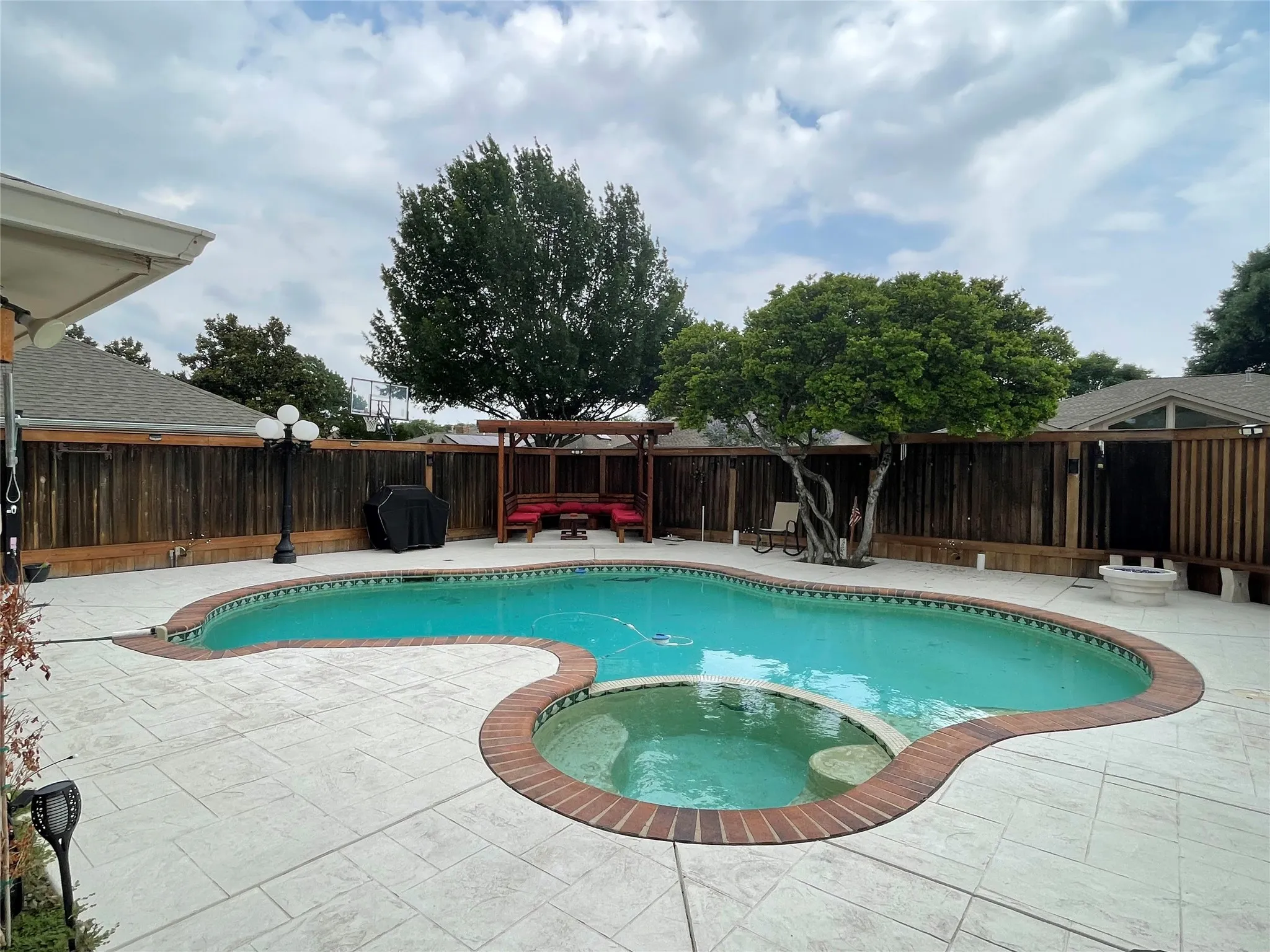 Single Family Residence For Rent in Collin County , 2004 Cherbourg Drive, Plano, Texas 75075, 3 Bedroom, 2 Bathroom, 2 Garage spaces, 2,235 Sqft, built in 1977, mls#21381695, Real Estate Agent in Plano, Homes For Rent in Collin county, Homes For Rent in Plano, Realtor in Plano Texas, Real Estate Brokerage Independent Realty Texas, Luminita Cordes Realtor