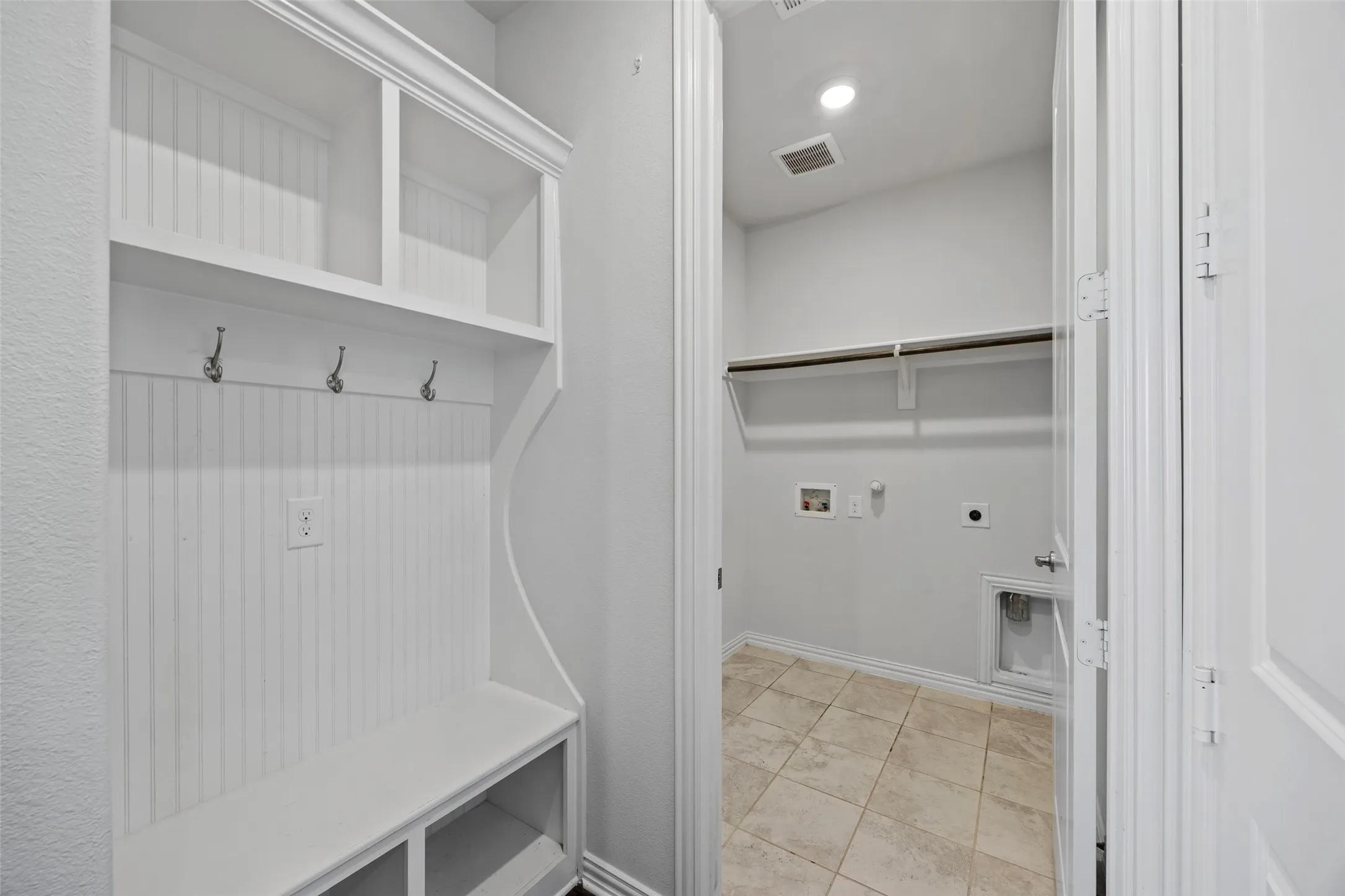 Single Family Residence For Sale in Denton County , 2501 Durango Drive, Carrollton, Texas 75010, 4 Bedroom, 4 Bathroom, 2 Garage spaces, 2,706 Sqft, built in 2018, mls#21382485, Real Estate Agent in Carrollton, Homes For Sale in Denton county, Homes For Sale in Carrollton, Realtor in Carrollton Texas, Real Estate Brokerage Independent Realty Texas, Luminita Cordes Realtor