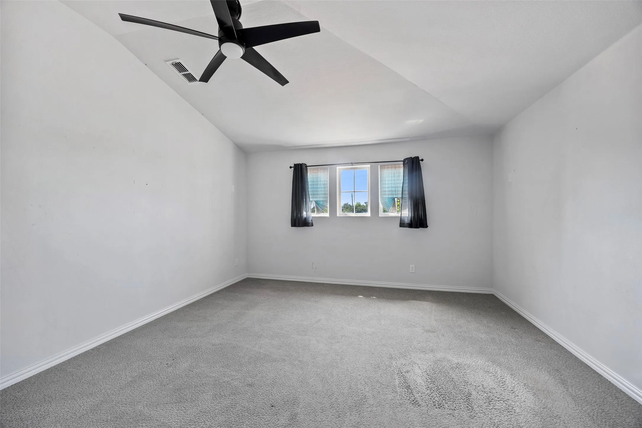 Single Family Residence For Sale in Denton County , 2501 Durango Drive, Carrollton, Texas 75010, 4 Bedroom, 4 Bathroom, 2 Garage spaces, 2,706 Sqft, built in 2018, mls#21382485, Real Estate Agent in Carrollton, Homes For Sale in Denton county, Homes For Sale in Carrollton, Realtor in Carrollton Texas, Real Estate Brokerage Independent Realty Texas, Luminita Cordes Realtor