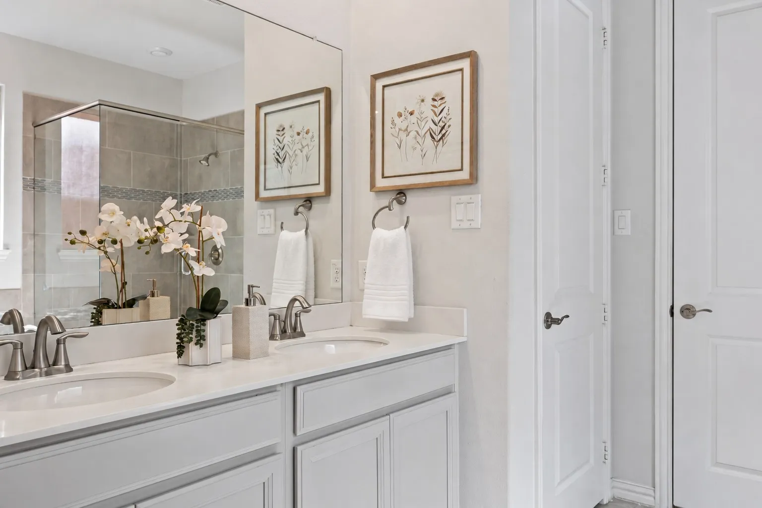 Single Family Residence For Sale in Denton County , 2501 Durango Drive, Carrollton, Texas 75010, 4 Bedroom, 4 Bathroom, 2 Garage spaces, 2,706 Sqft, built in 2018, mls#21382485, Real Estate Agent in Carrollton, Homes For Sale in Denton county, Homes For Sale in Carrollton, Realtor in Carrollton Texas, Real Estate Brokerage Independent Realty Texas, Luminita Cordes Realtor