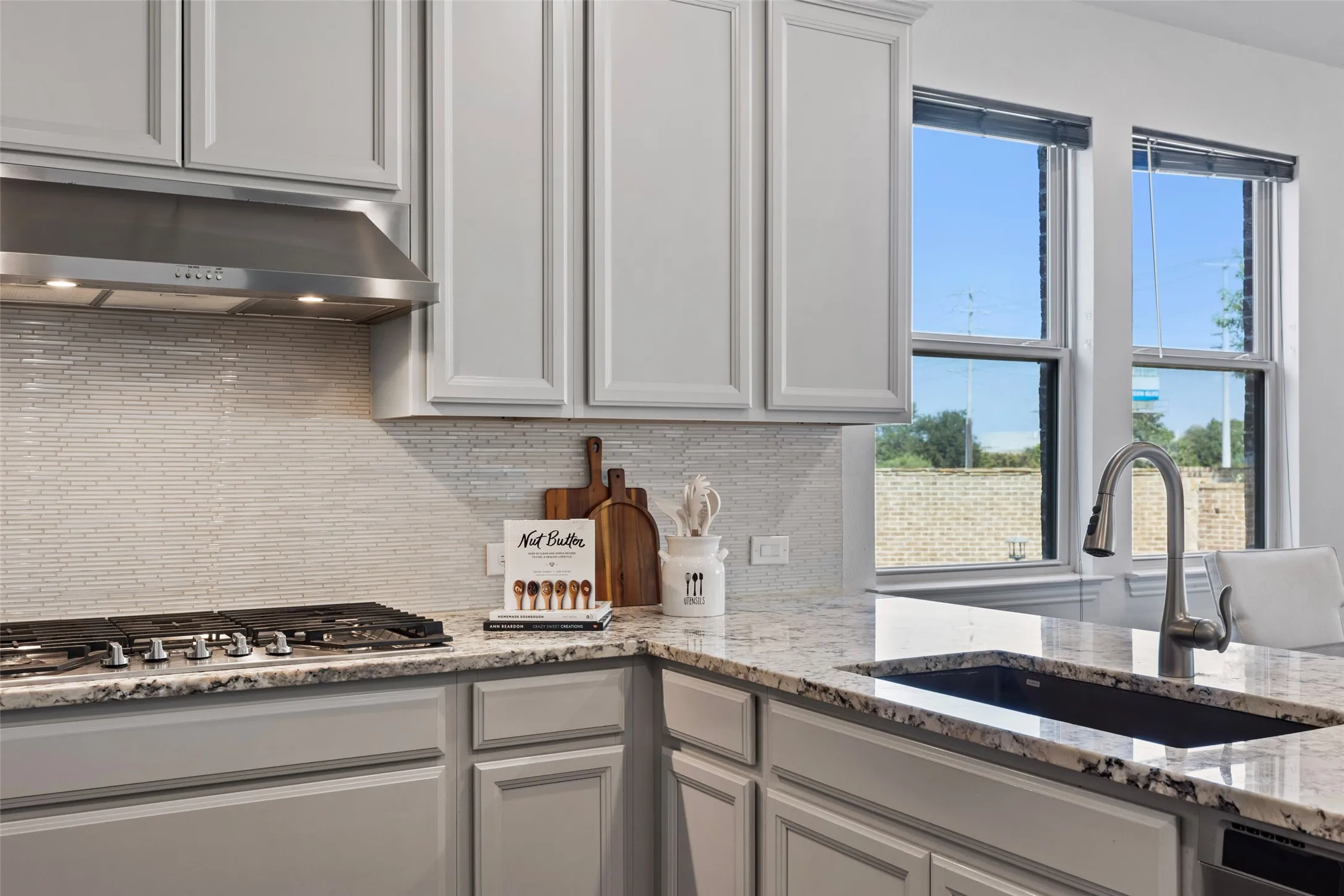 Single Family Residence For Sale in Denton County , 2501 Durango Drive, Carrollton, Texas 75010, 4 Bedroom, 4 Bathroom, 2 Garage spaces, 2,706 Sqft, built in 2018, mls#21382485, Real Estate Agent in Carrollton, Homes For Sale in Denton county, Homes For Sale in Carrollton, Realtor in Carrollton Texas, Real Estate Brokerage Independent Realty Texas, Luminita Cordes Realtor