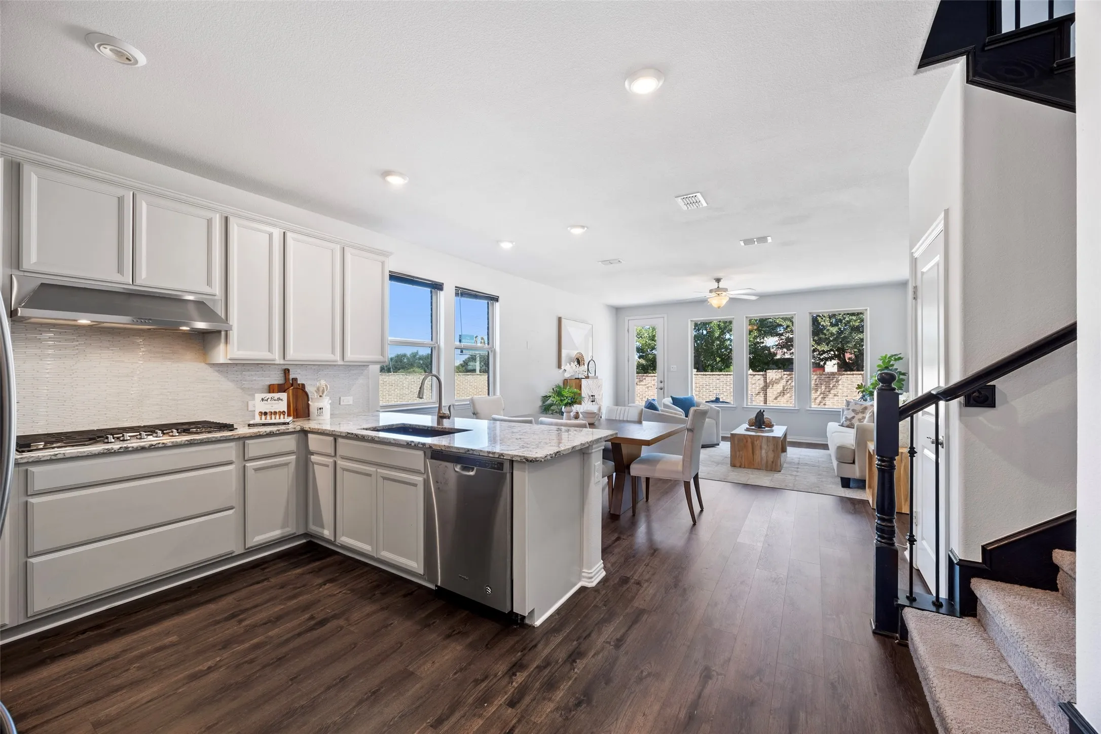 Single Family Residence For Sale in Denton County , 2501 Durango Drive, Carrollton, Texas 75010, 4 Bedroom, 4 Bathroom, 2 Garage spaces, 2,706 Sqft, built in 2018, mls#21382485, Real Estate Agent in Carrollton, Homes For Sale in Denton county, Homes For Sale in Carrollton, Realtor in Carrollton Texas, Real Estate Brokerage Independent Realty Texas, Luminita Cordes Realtor