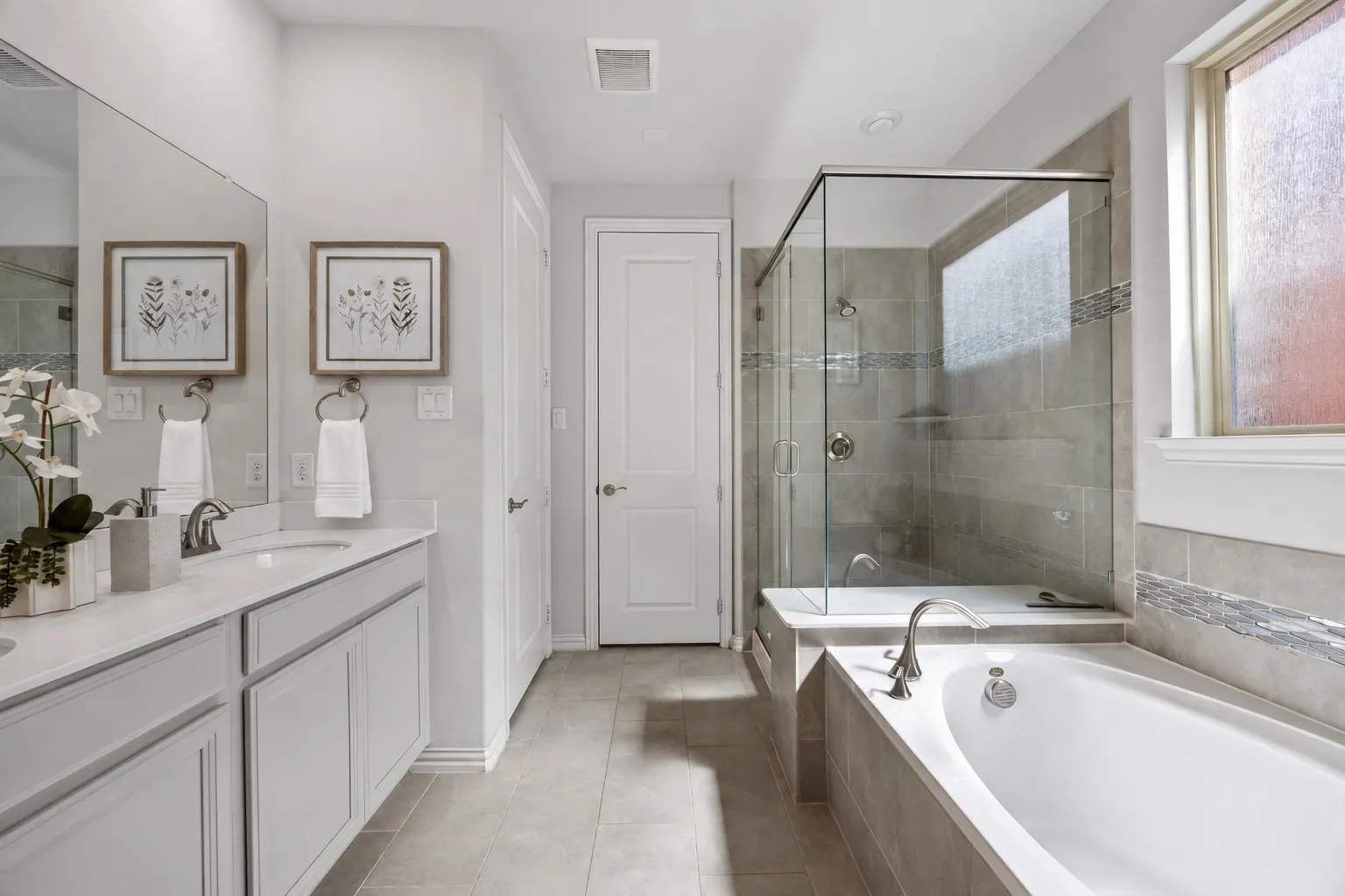Single Family Residence For Sale in Denton County , 2501 Durango Drive, Carrollton, Texas 75010, 4 Bedroom, 4 Bathroom, 2 Garage spaces, 2,706 Sqft, built in 2018, mls#21382485, Real Estate Agent in Carrollton, Homes For Sale in Denton county, Homes For Sale in Carrollton, Realtor in Carrollton Texas, Real Estate Brokerage Independent Realty Texas, Luminita Cordes Realtor