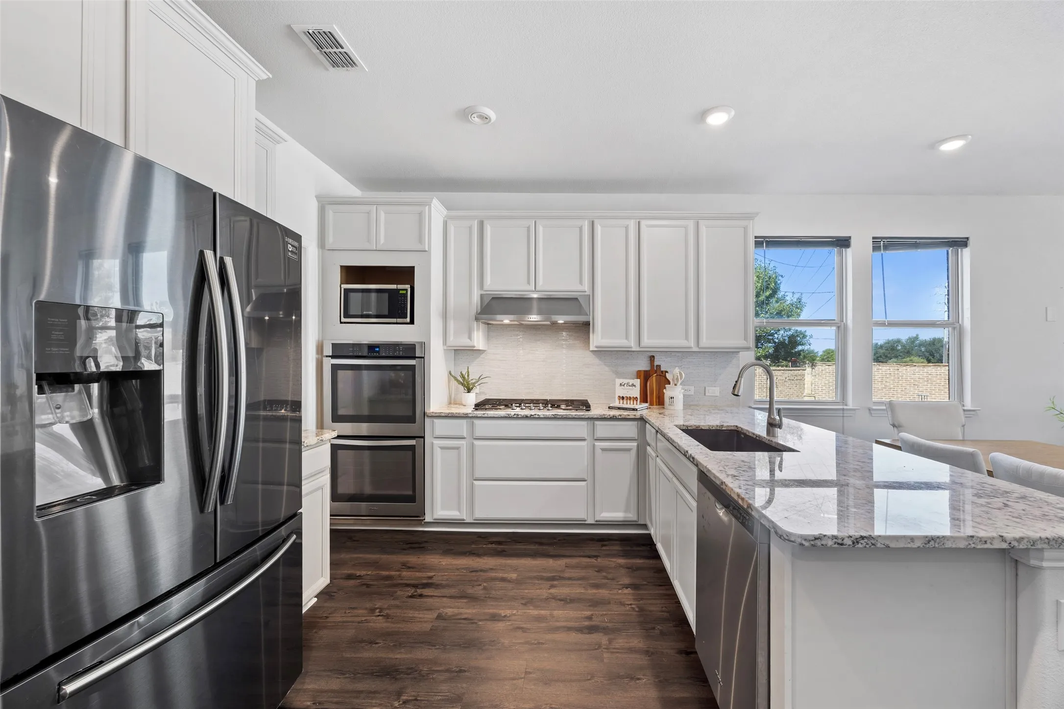 Single Family Residence For Sale in Denton County , 2501 Durango Drive, Carrollton, Texas 75010, 4 Bedroom, 4 Bathroom, 2 Garage spaces, 2,706 Sqft, built in 2018, mls#21382485, Real Estate Agent in Carrollton, Homes For Sale in Denton county, Homes For Sale in Carrollton, Realtor in Carrollton Texas, Real Estate Brokerage Independent Realty Texas, Luminita Cordes Realtor