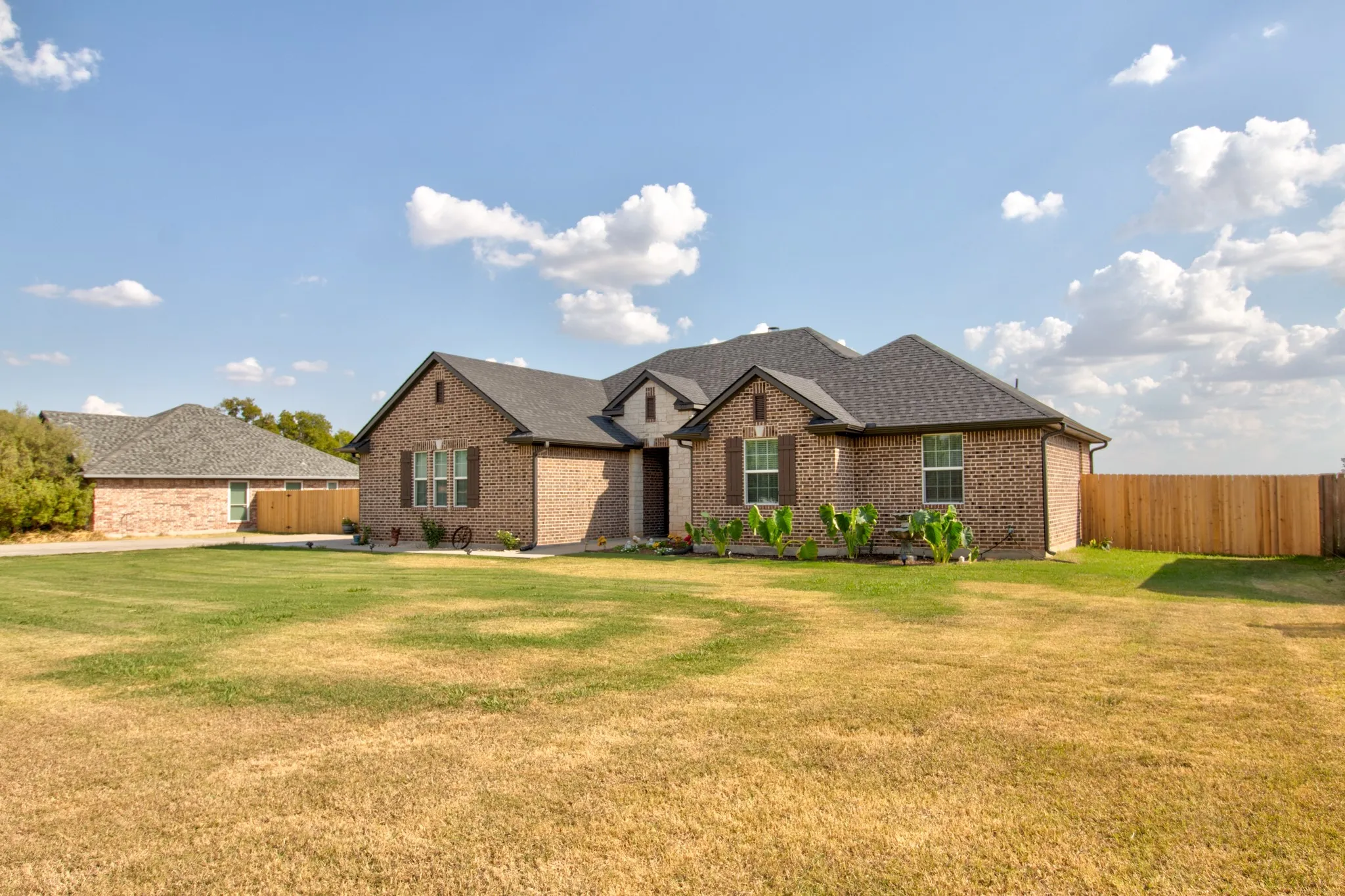 Single Family Residence For Sale in Grayson County , 612 Fawn Trail, Tioga, Texas 76271, 3 Bedroom, 2 Bathroom, 2 Garage spaces, 1,676 Sqft, built in 2017, mls#21375293, Real Estate Agent in Tioga, Homes For Sale in Grayson county, Homes For Sale in Tioga, Realtor in Tioga Texas, Real Estate Brokerage Independent Realty Texas, Luminita Cordes Realtor
