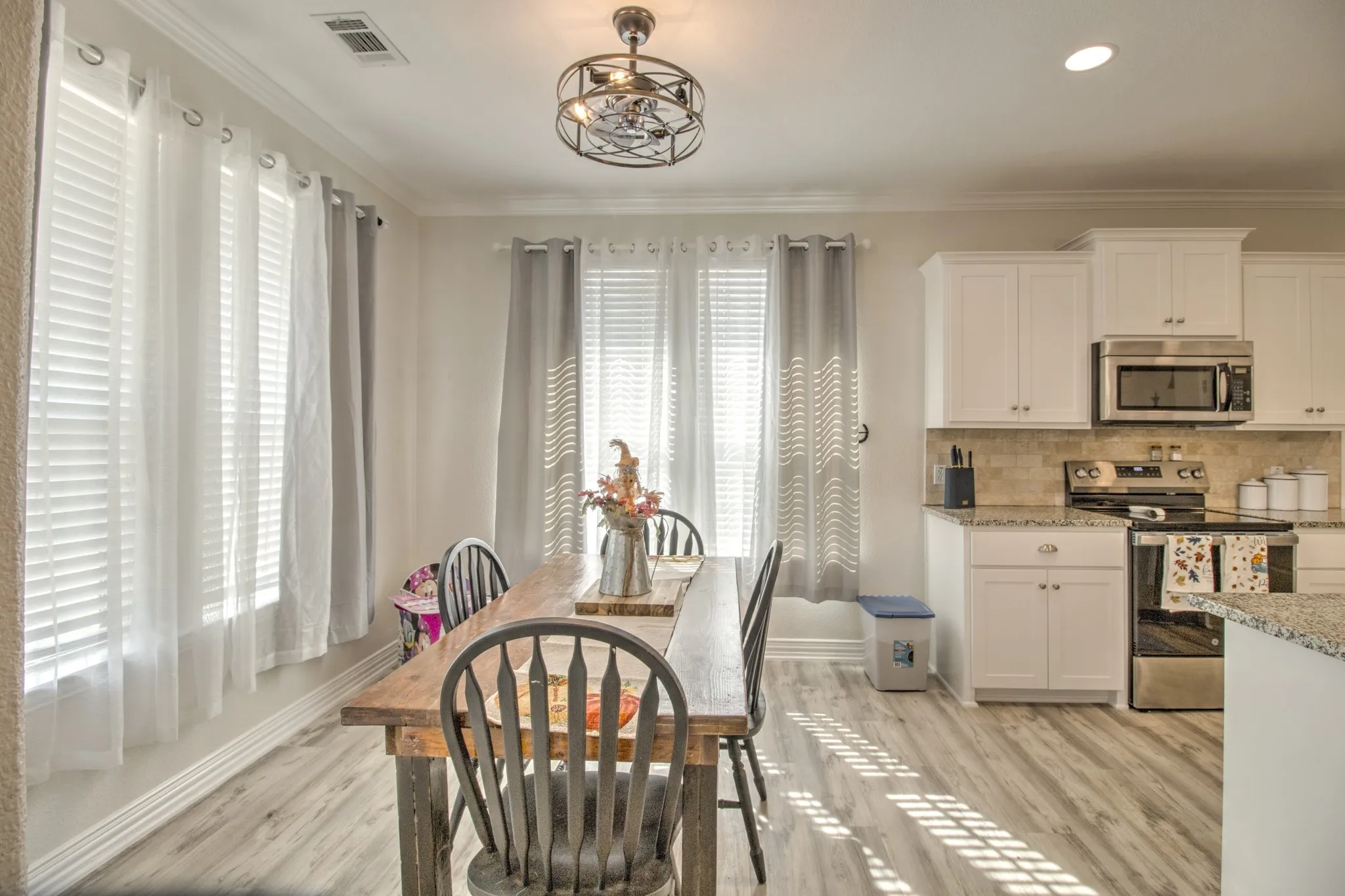 eat in kitchen nook
