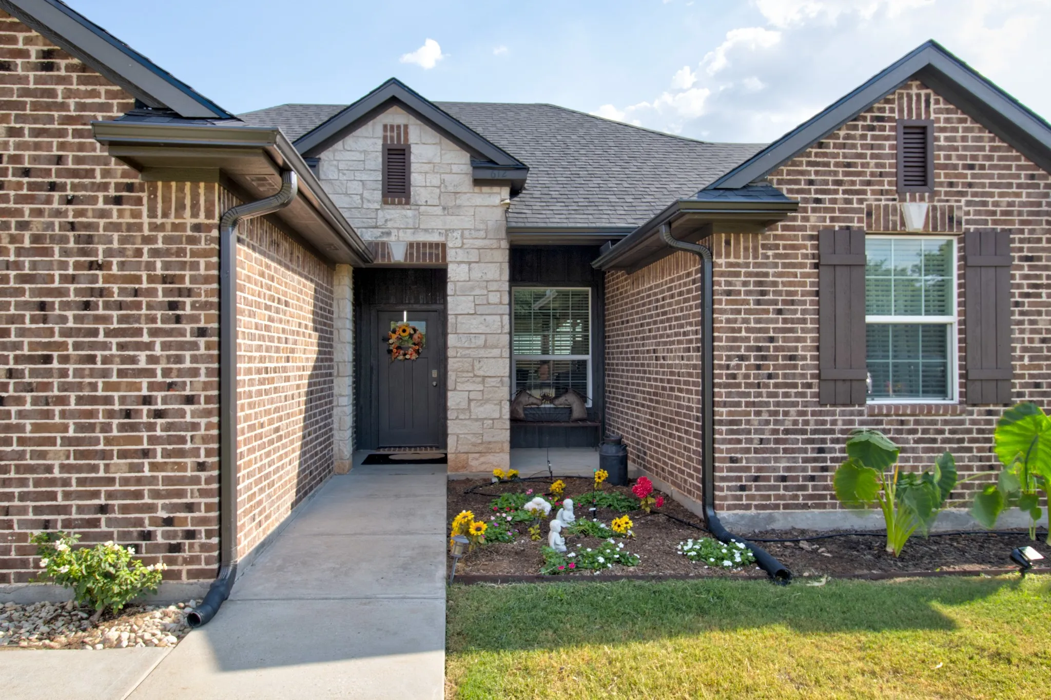 Single Family Residence For Sale in Grayson County , 612 Fawn Trail, Tioga, Texas 76271, 3 Bedroom, 2 Bathroom, 2 Garage spaces, 1,676 Sqft, built in 2017, mls#21375293, Real Estate Agent in Tioga, Homes For Sale in Grayson county, Homes For Sale in Tioga, Realtor in Tioga Texas, Real Estate Brokerage Independent Realty Texas, Luminita Cordes Realtor