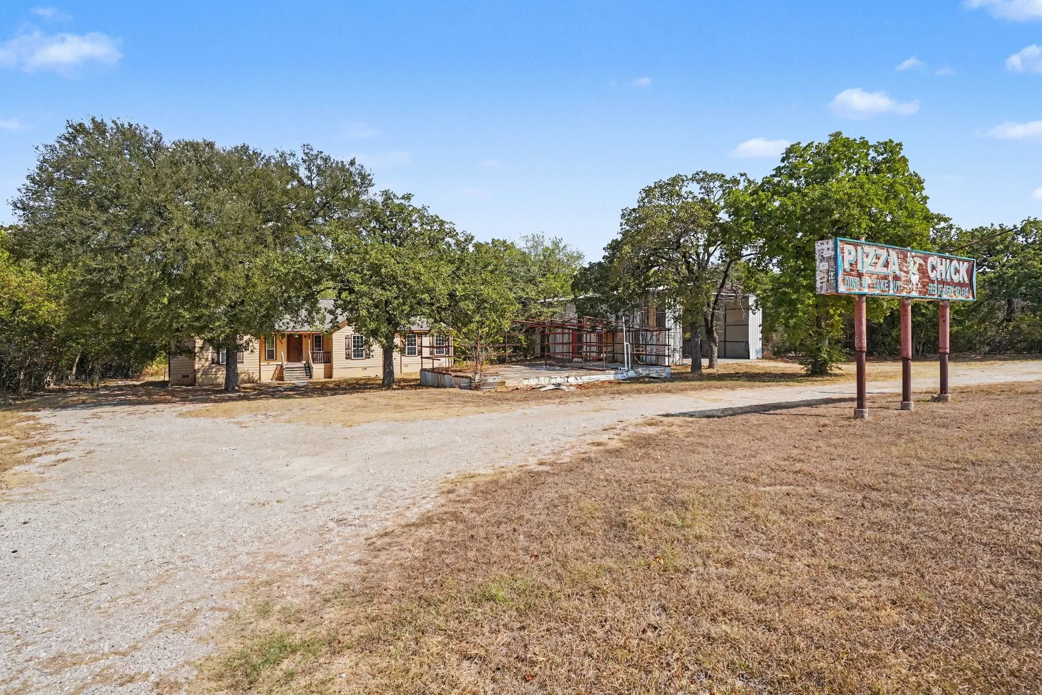 Single Family Residence For Sale in Wise County , 2821 STATE HIGHWAY 101, Bridgeport, Texas 76426, 4 Bedroom, 2 Bathroom, Garage spaces, 1,983 Sqft, built in 2015, mls#21381641, Real Estate Agent in Bridgeport, Homes For Sale in Wise county, Homes For Sale in Bridgeport, Realtor in Bridgeport Texas, Real Estate Brokerage Independent Realty Texas, Luminita Cordes Realtor