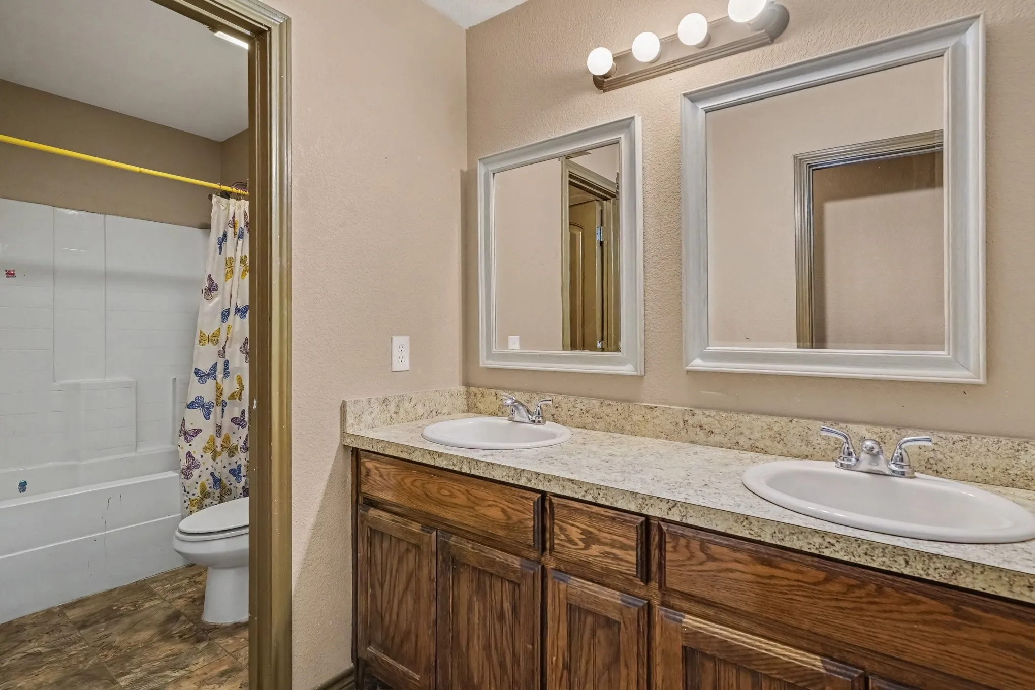 Single Family Residence For Sale in Wise County , 2821 STATE HIGHWAY 101, Bridgeport, Texas 76426, 4 Bedroom, 2 Bathroom, Garage spaces, 1,983 Sqft, built in 2015, mls#21381641, Real Estate Agent in Bridgeport, Homes For Sale in Wise county, Homes For Sale in Bridgeport, Realtor in Bridgeport Texas, Real Estate Brokerage Independent Realty Texas, Luminita Cordes Realtor