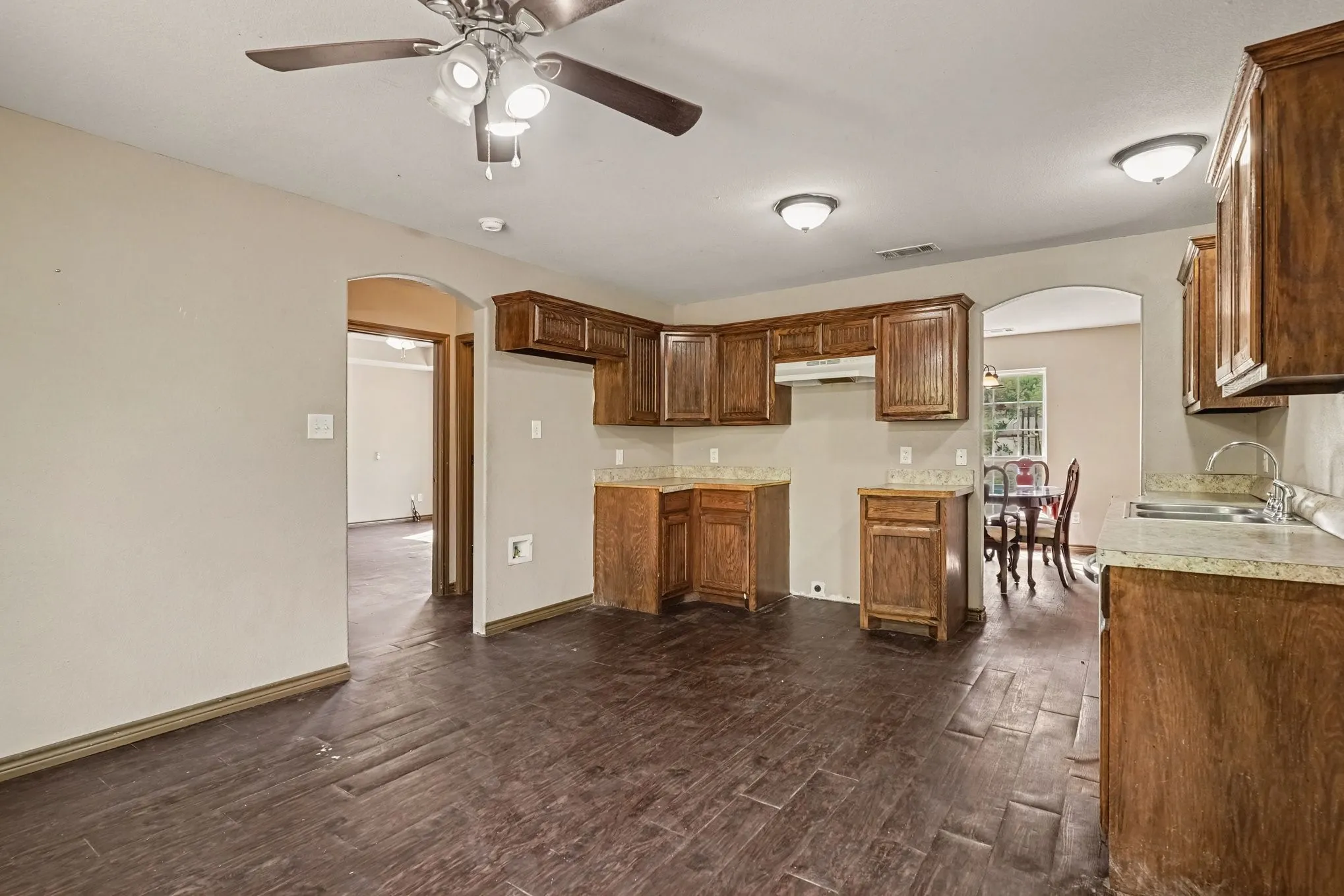 Single Family Residence For Sale in Wise County , 2821 STATE HIGHWAY 101, Bridgeport, Texas 76426, 4 Bedroom, 2 Bathroom, Garage spaces, 1,983 Sqft, built in 2015, mls#21381641, Real Estate Agent in Bridgeport, Homes For Sale in Wise county, Homes For Sale in Bridgeport, Realtor in Bridgeport Texas, Real Estate Brokerage Independent Realty Texas, Luminita Cordes Realtor
