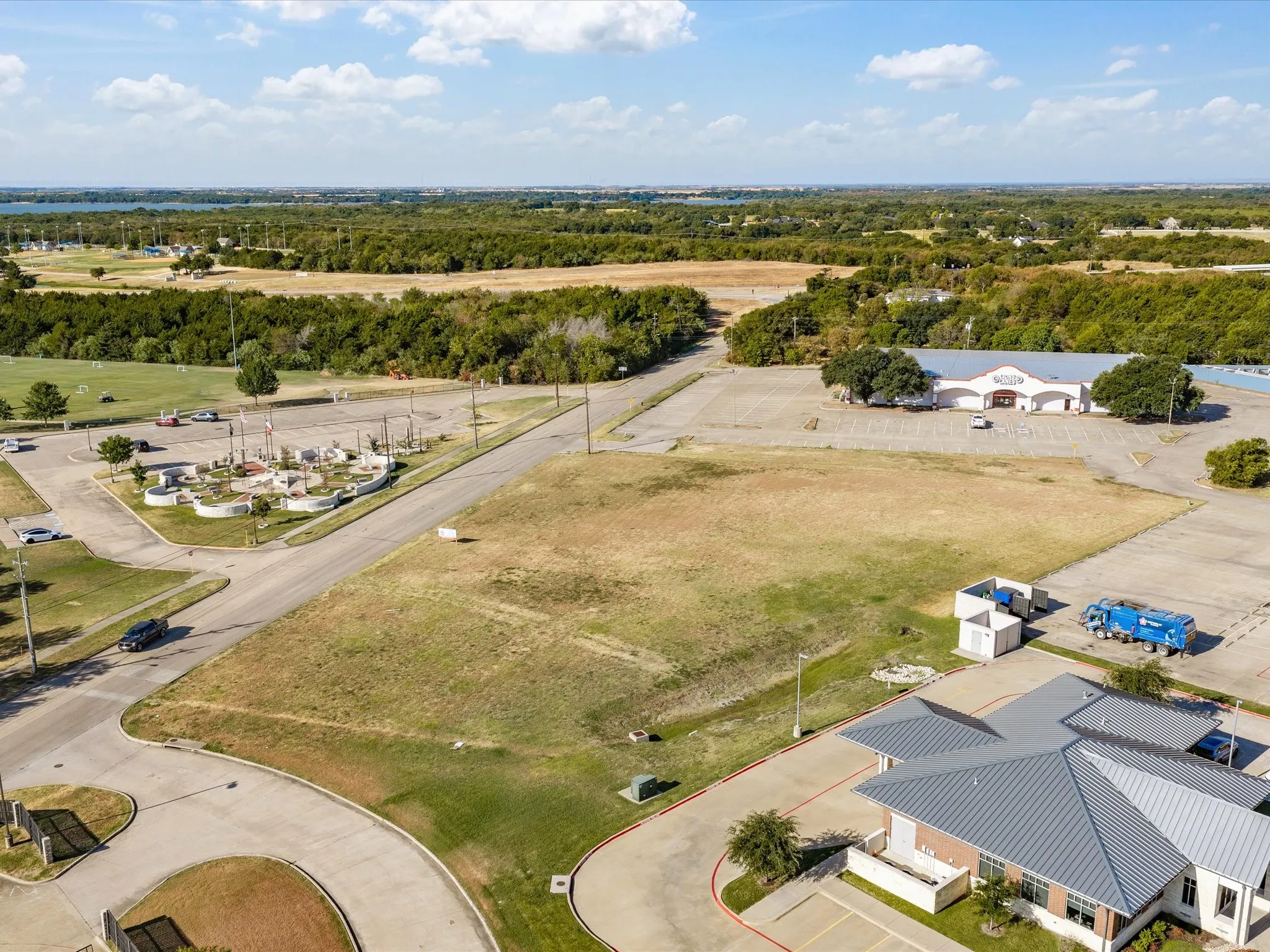Unimproved Land For Sale in Ellis County , Lot 2R Ennis Parkway Avenue, Ennis, Texas 75119, 0, 0, Garage spaces, 0 Sqft, built in 0, mls#21382372, Real Estate Agent in Ennis, Homes For Sale in Ellis county, Homes For Sale in Ennis, Realtor in Ennis Texas, Real Estate Brokerage Independent Realty Texas, Luminita Cordes Realtor