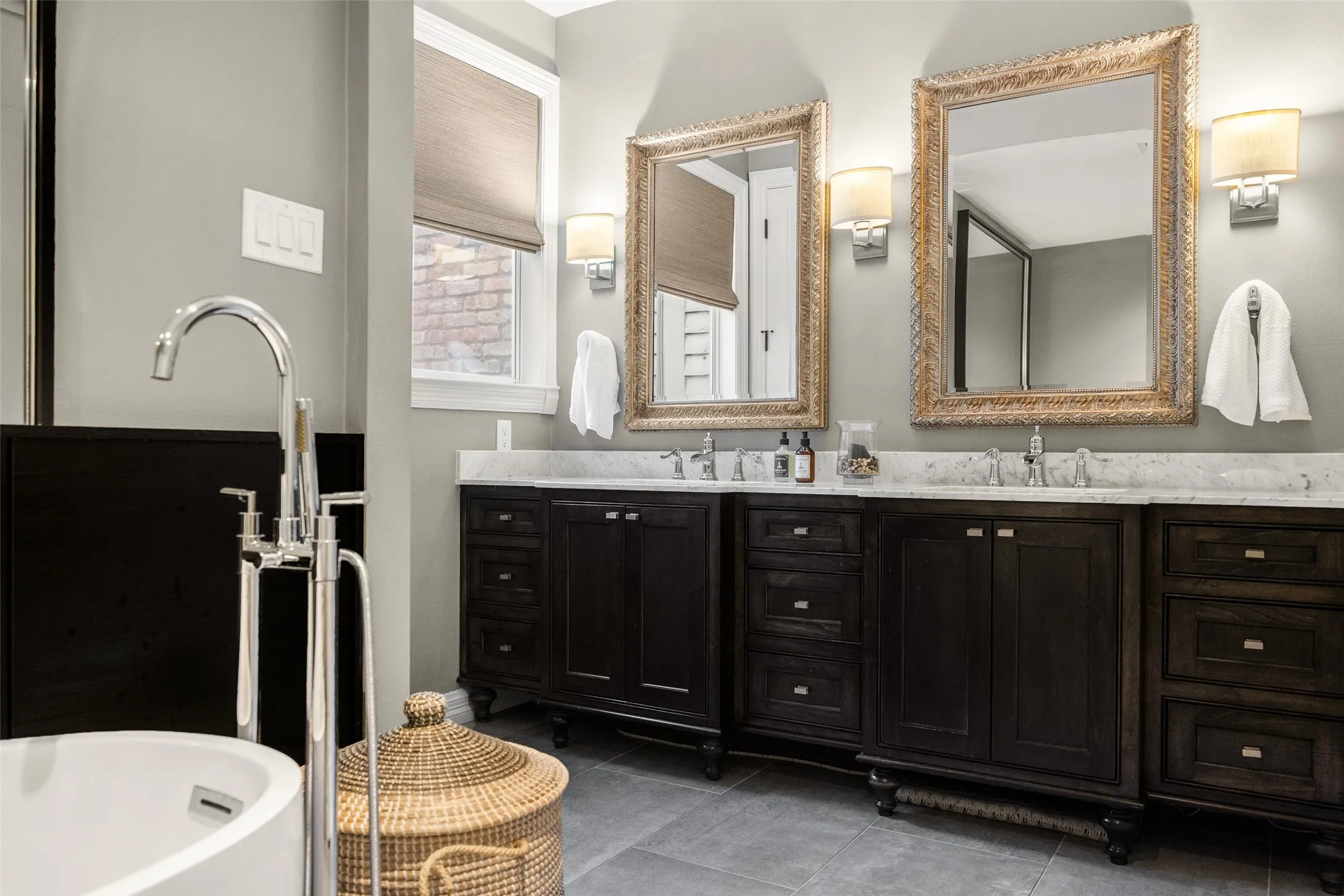 Single Family Residence For Sale in Dallas County , 13715 Creekside Place, Dallas, Texas 75240, 4 Bedroom, 3 Bathroom, 2 Garage spaces, 3,624 Sqft, built in 1983, mls#21378747, Real Estate Agent in Dallas, Homes For Sale in Dallas county, Homes For Sale in Dallas, Realtor in Dallas Texas, Real Estate Brokerage Independent Realty Texas, Luminita Cordes Realtor