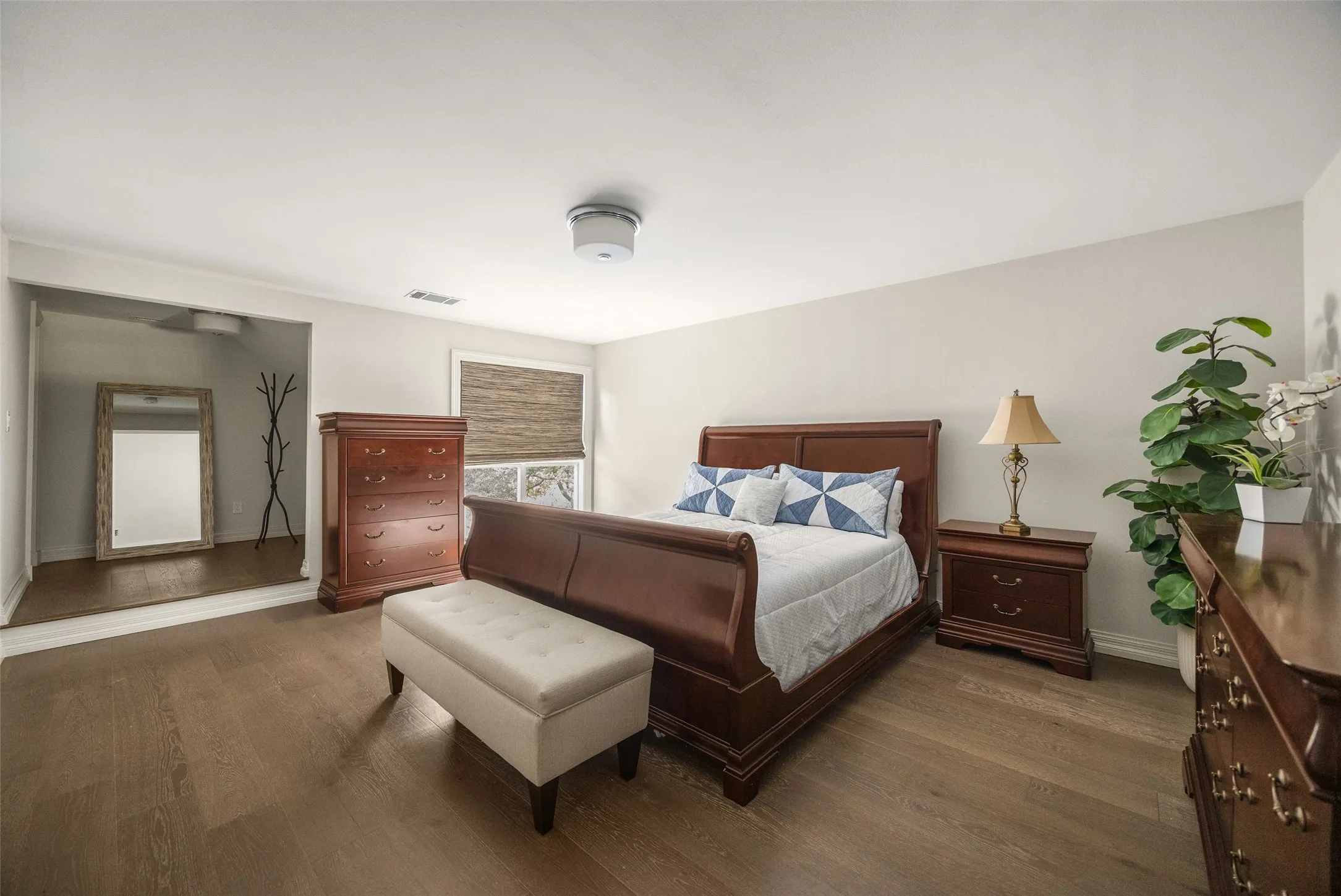 Single Family Residence For Sale in Dallas County , 13715 Creekside Place, Dallas, Texas 75240, 4 Bedroom, 3 Bathroom, 2 Garage spaces, 3,624 Sqft, built in 1983, mls#21378747, Real Estate Agent in Dallas, Homes For Sale in Dallas county, Homes For Sale in Dallas, Realtor in Dallas Texas, Real Estate Brokerage Independent Realty Texas, Luminita Cordes Realtor