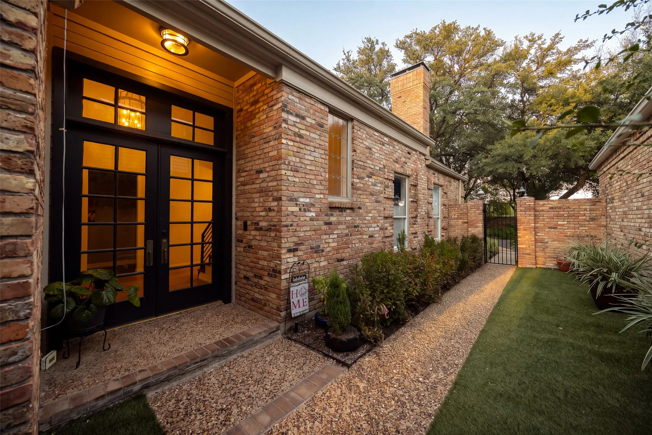 Single Family Residence For Sale in Dallas County , 13715 Creekside Place, Dallas, Texas 75240, 4 Bedroom, 3 Bathroom, 2 Garage spaces, 3,624 Sqft, built in 1983, mls#21378747, Real Estate Agent in Dallas, Homes For Sale in Dallas county, Homes For Sale in Dallas, Realtor in Dallas Texas, Real Estate Brokerage Independent Realty Texas, Luminita Cordes Realtor